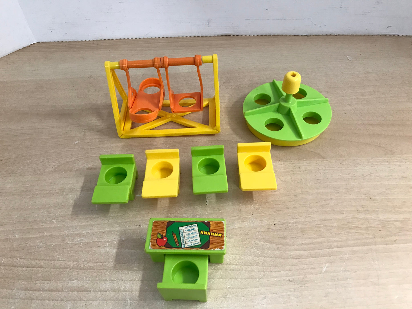 Fisher Price Vintage Little People 1971 Play Family School Set Yellow Green Orange 923 RARE