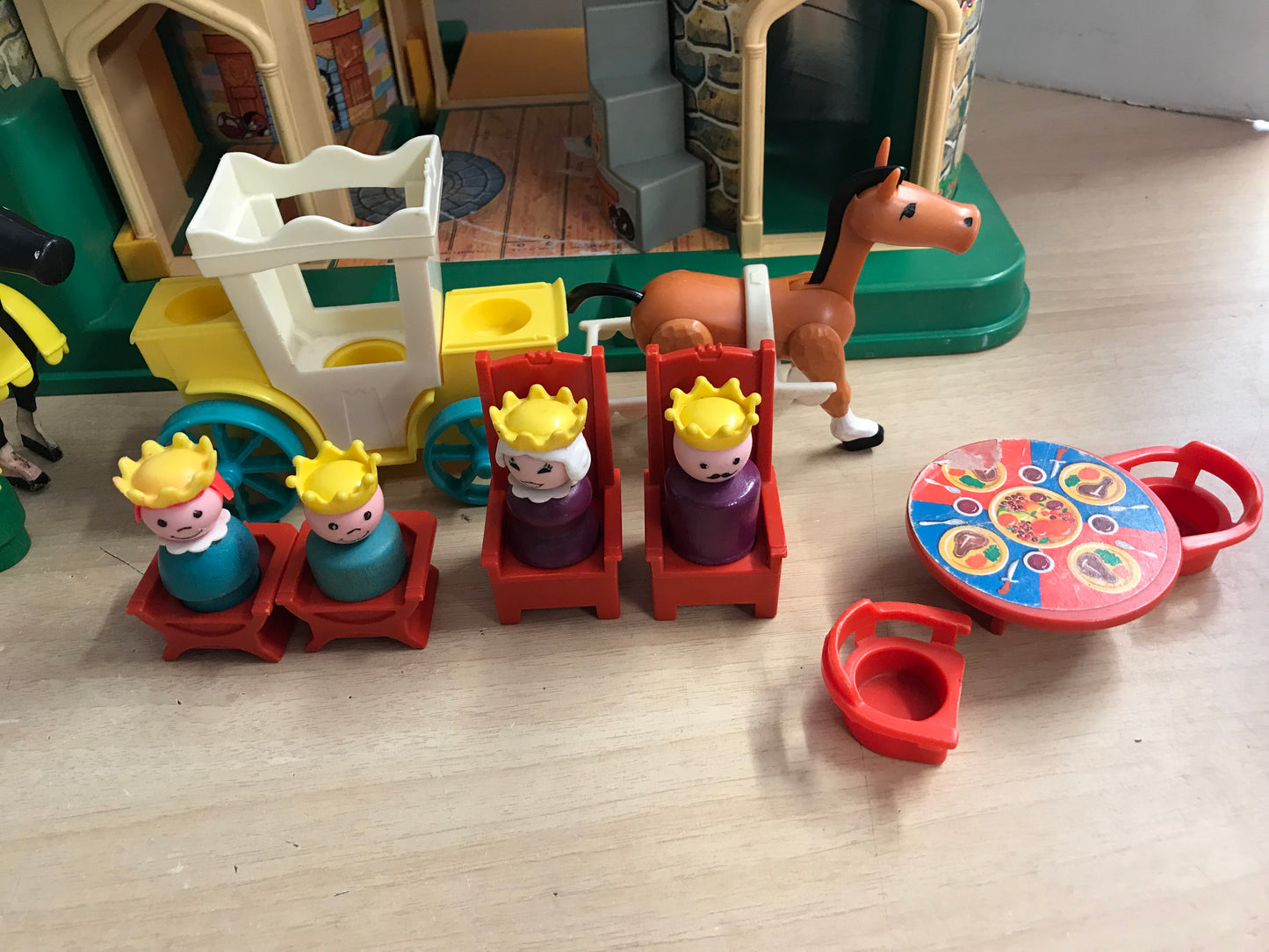 Fisher Price Vintage Little People 1974 PLAY FAMILY CASTLE 993 Complete RARE Minor Wear