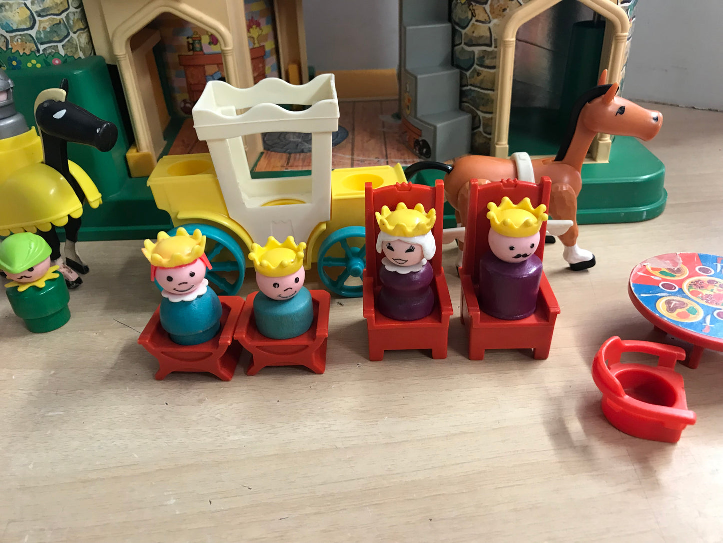 Fisher Price Vintage Little People 1974 PLAY FAMILY CASTLE 993 Complete RARE Minor Wear