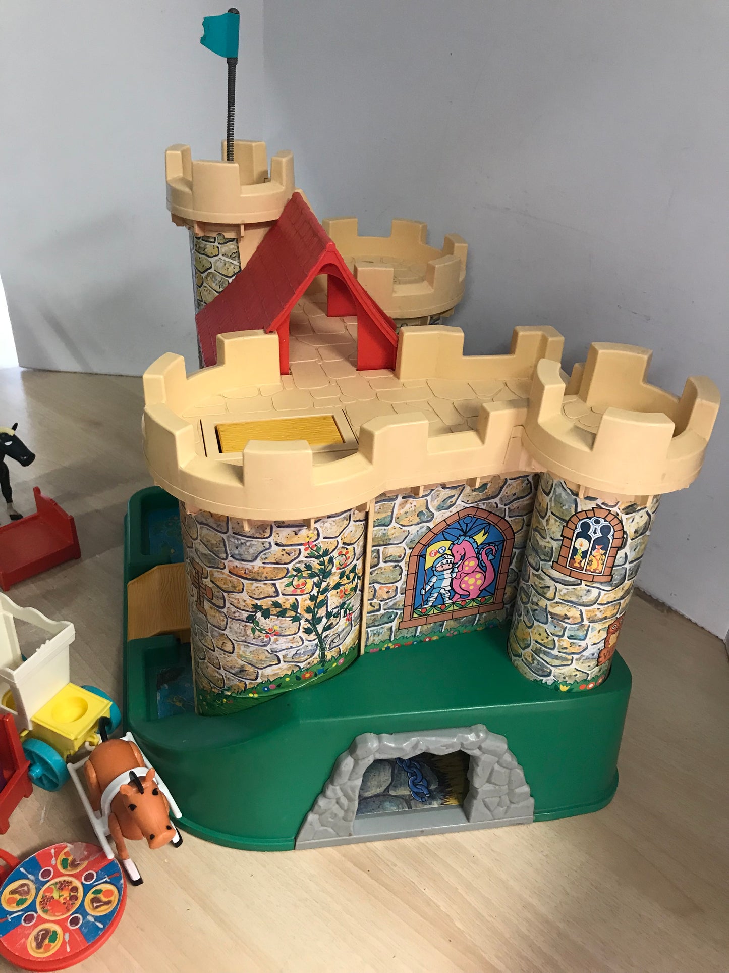Fisher Price Vintage Little People 1974 PLAY FAMILY CASTLE 993 Complete RARE Minor Wear