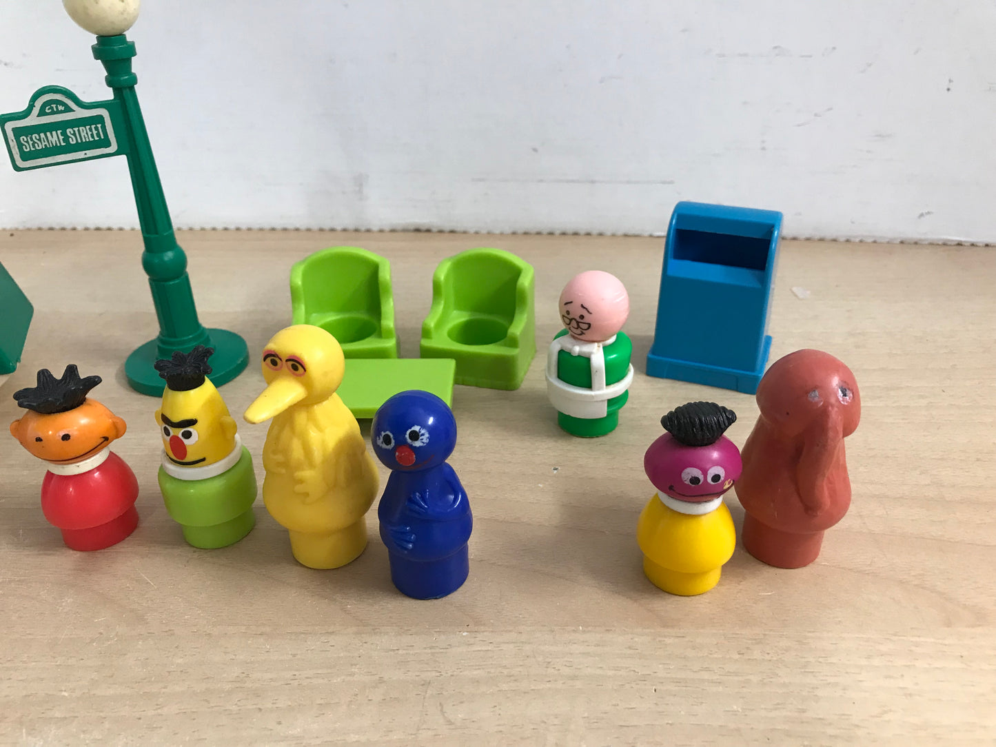 Fisher Price Vintage Little People 1974 Sesame Street Muppets House 938 Lot RARE