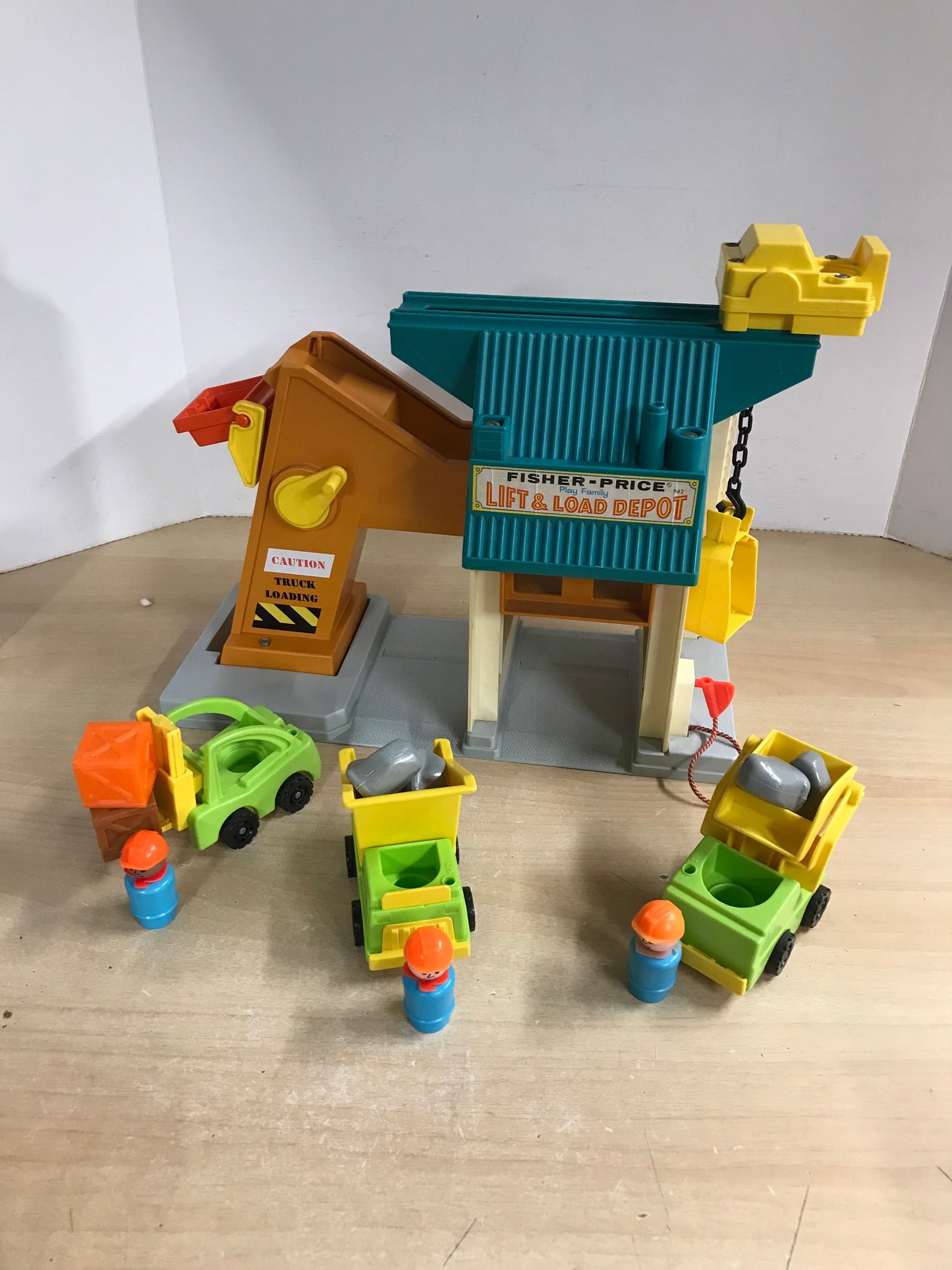Fisher Price Vintage Little People 1977 Play Family Lift Load Construction Depot With Loading Hook and Lift RARE