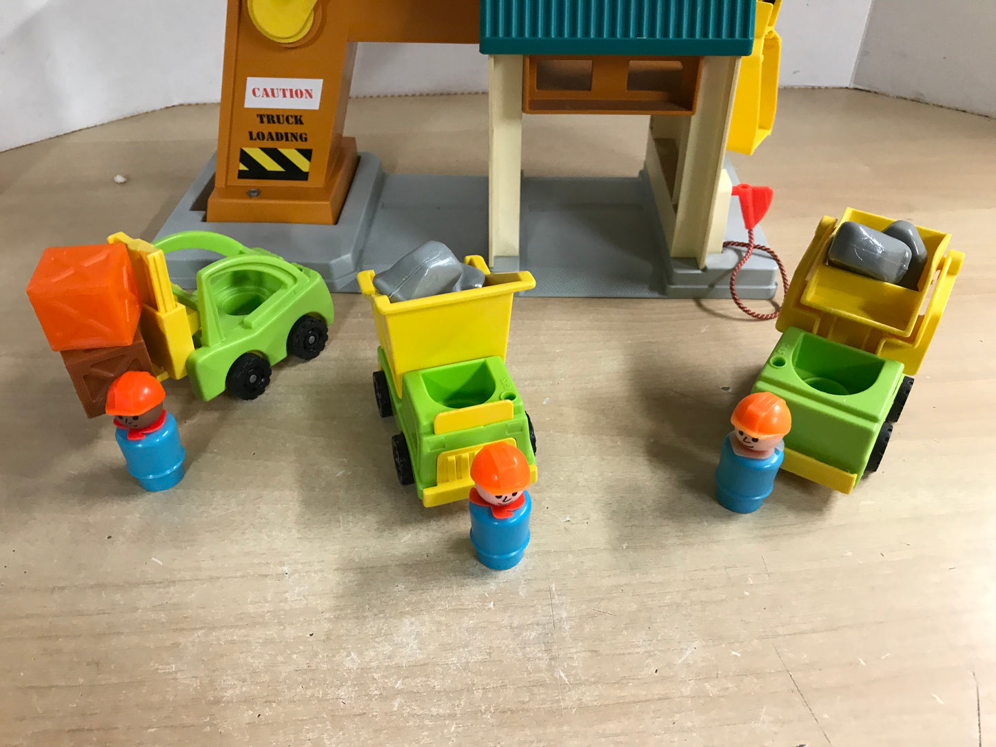 Fisher Price Vintage Little People 1977 Play Family Lift Load Construction Depot With Loading Hook and Lift RARE