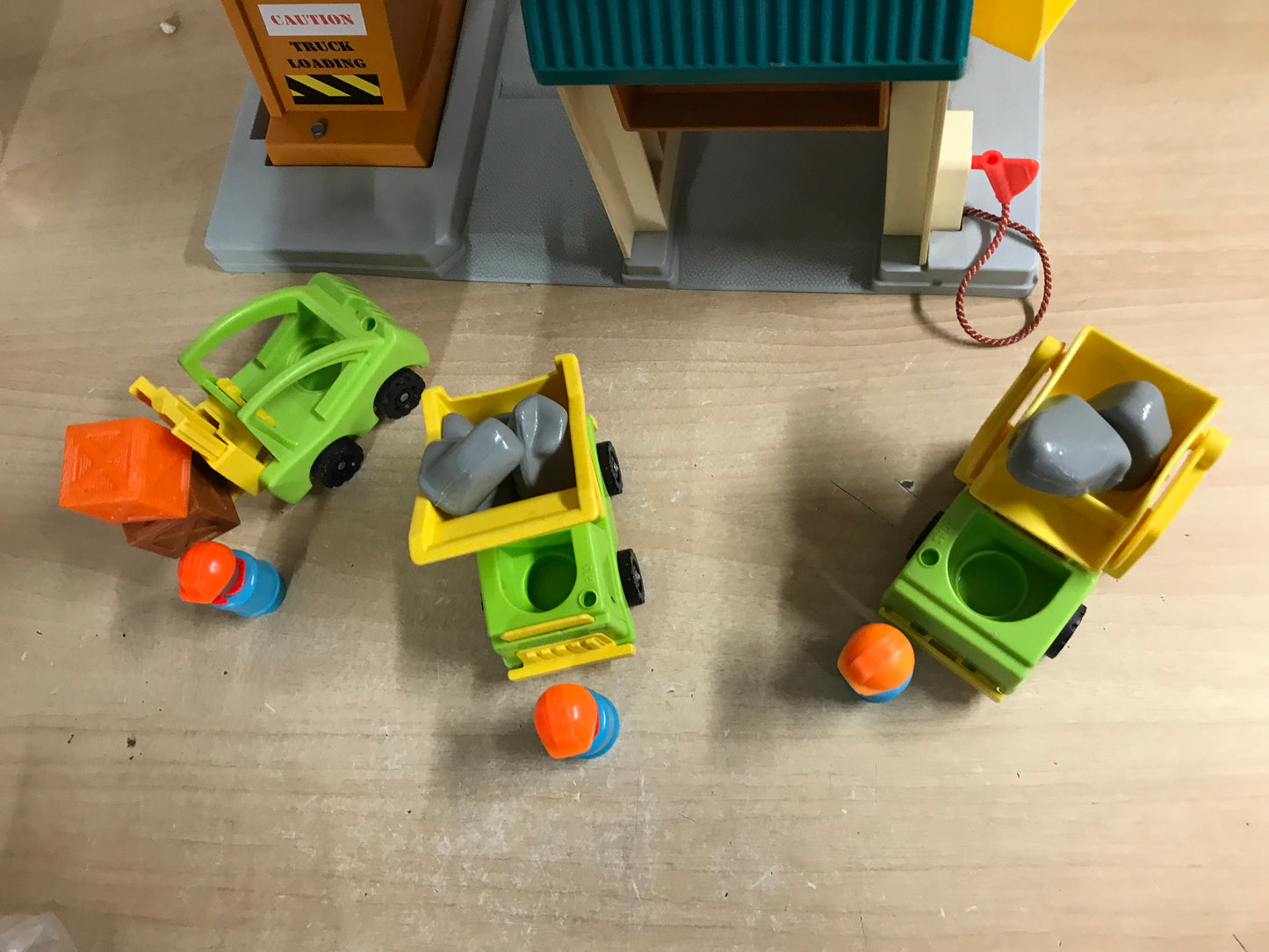 Fisher Price Vintage Little People 1977 Play Family Lift Load Construction Depot With Loading Hook and Lift RARE