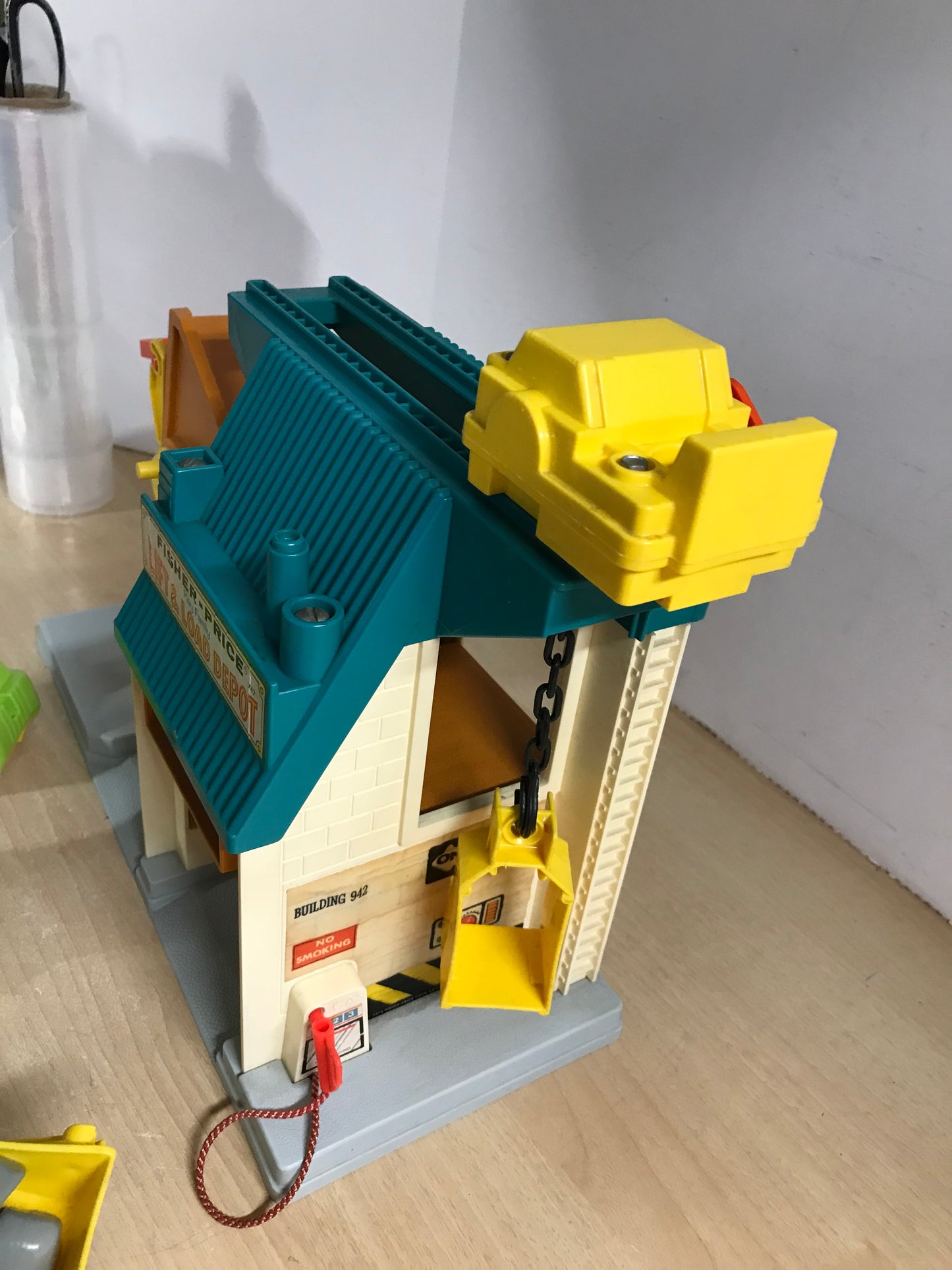 Fisher Price Vintage Little People 1977 Play Family Lift Load Construction Depot With Loading Hook and Lift RARE