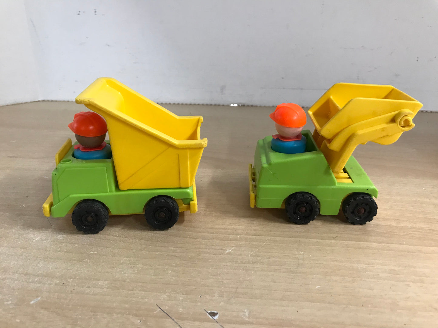 Fisher Price Vintage Little People Construction Crew CW 1929