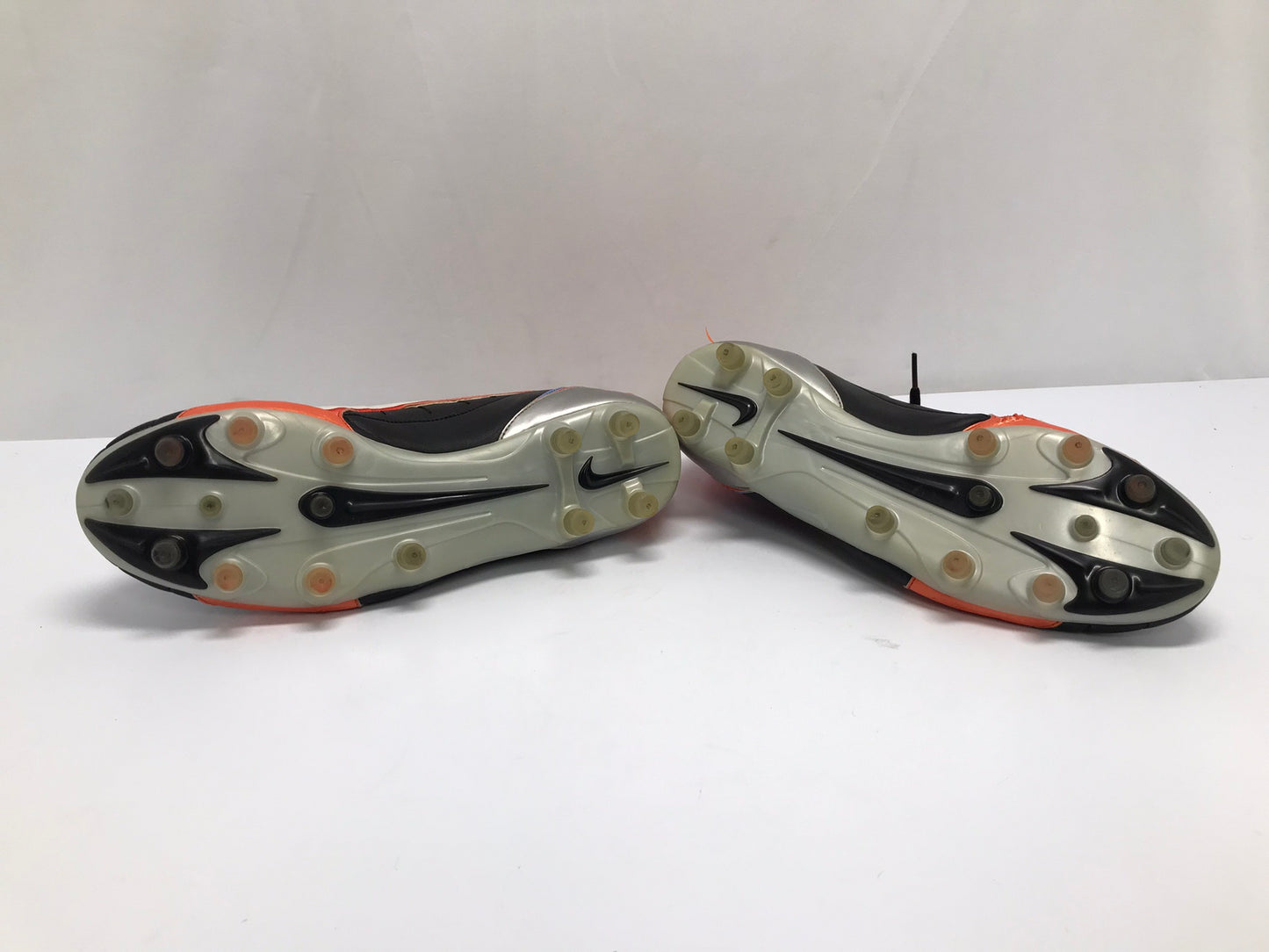 Football Cleats Men's Size 12 Nike iD Pro Quality Leather Black Orange As New