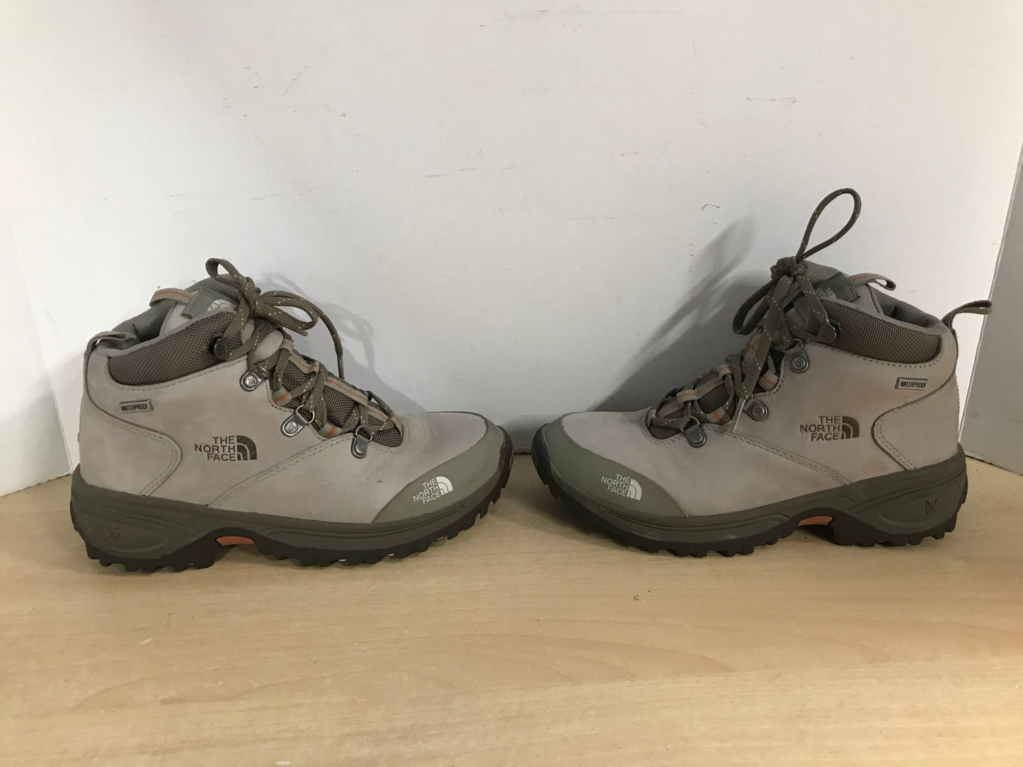 Hiking Boots Ladies Size 6 The North Face Waterproof Tan As New