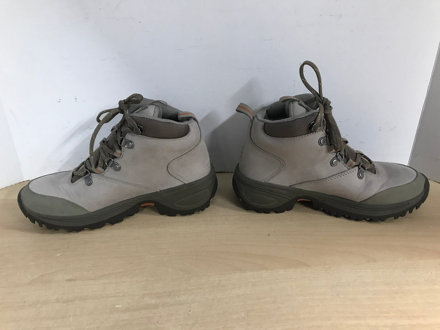 Hiking Boots Ladies Size 6 The North Face Waterproof Tan As New