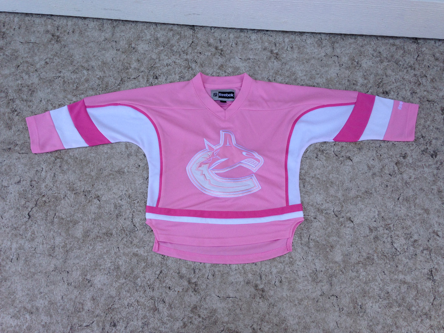 Hockey Jersey Child Size 4 Reebok Vancouver Canucks Pink  New Demo Model