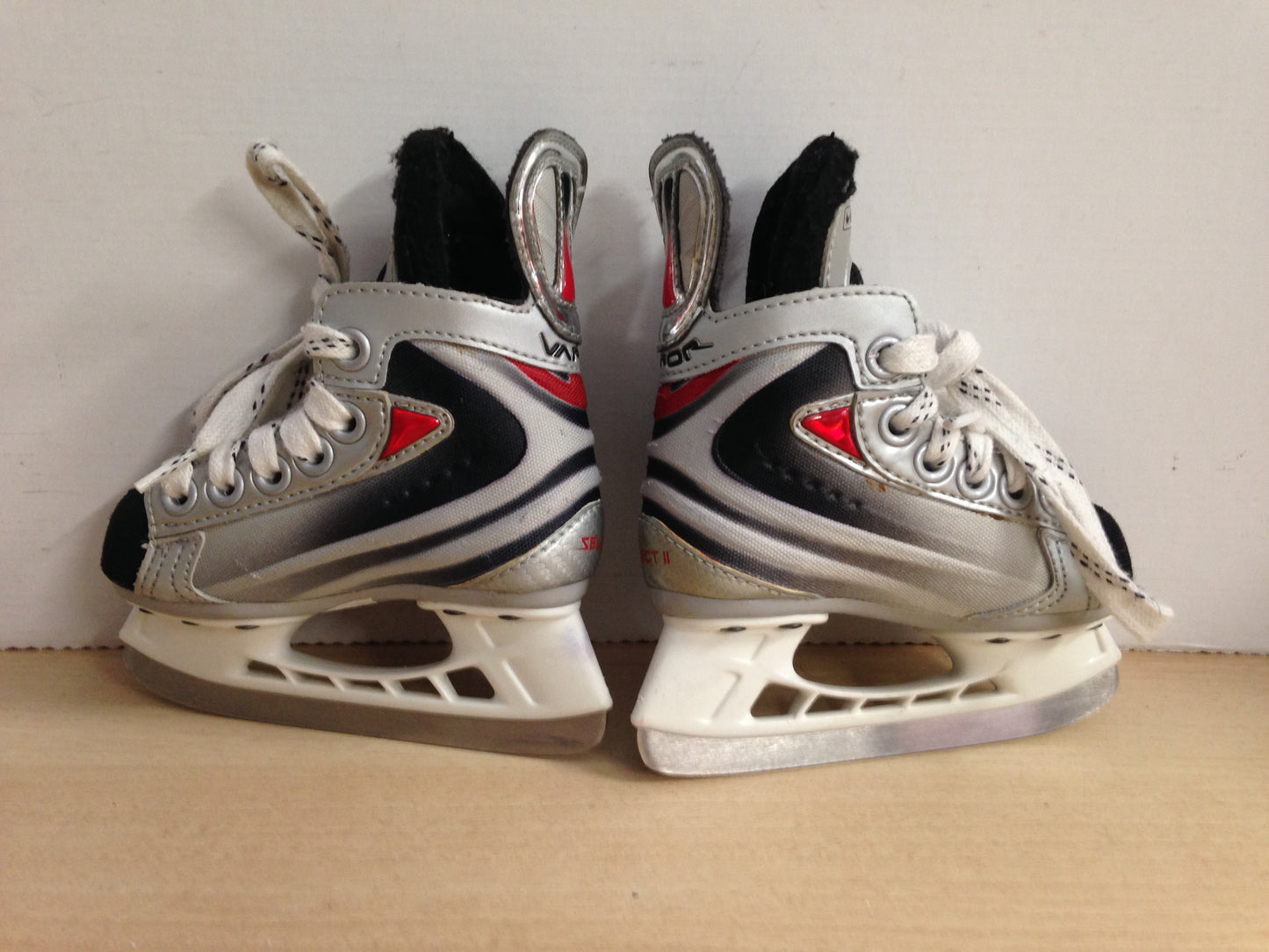 Hockey Skates Child Size 7 Infant Toddler Shoe Size TINY Bauer Vapor Select II Excellent