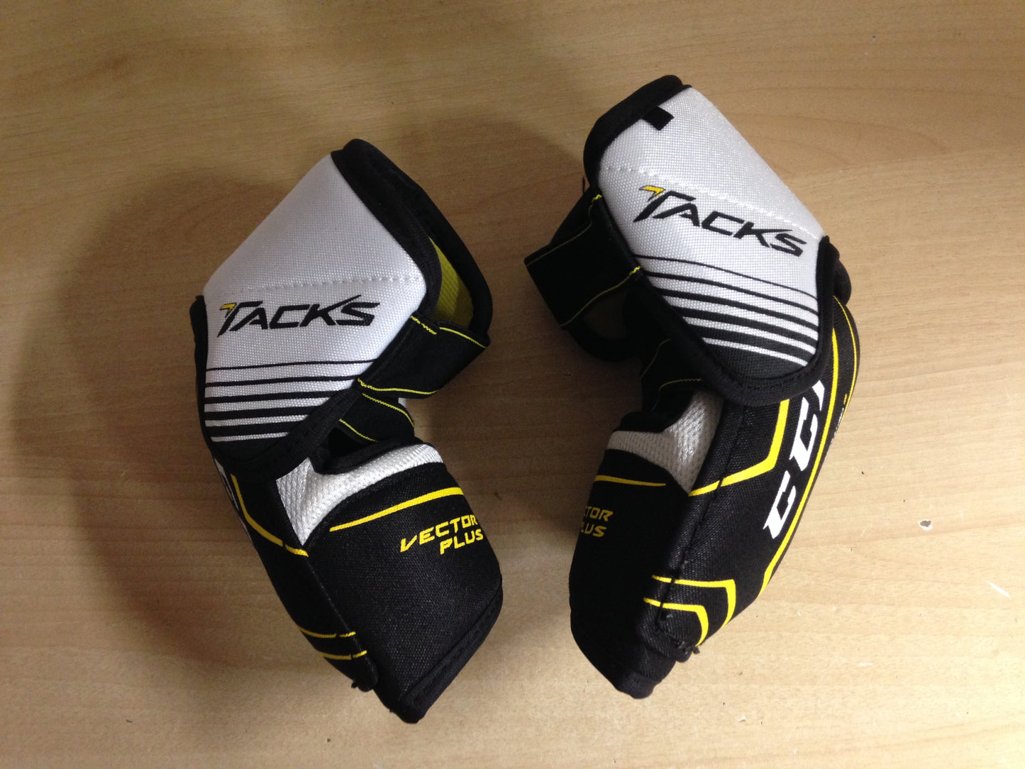 Hockey Elbow Pads Child Size Junior Large CCM Tacks Vector Plus Black Yellow New Demo Model