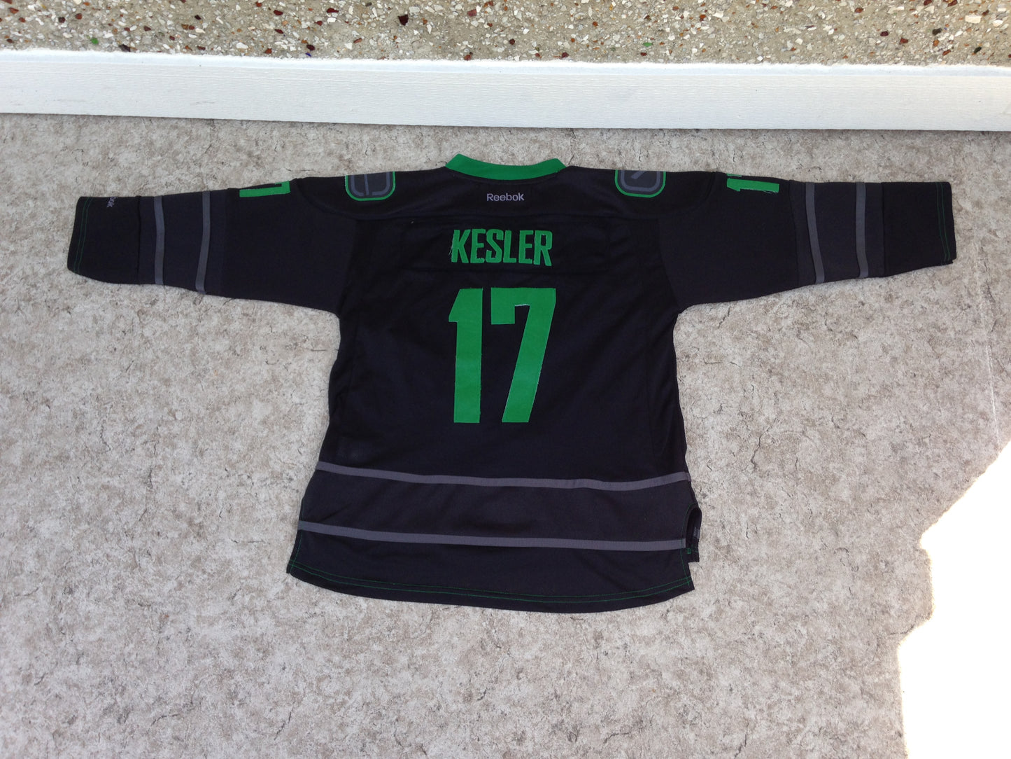 Hockey Jersey Child Size 12-14 Junior Large X Large Kesler Reebok Vancouver Canucks Black Green