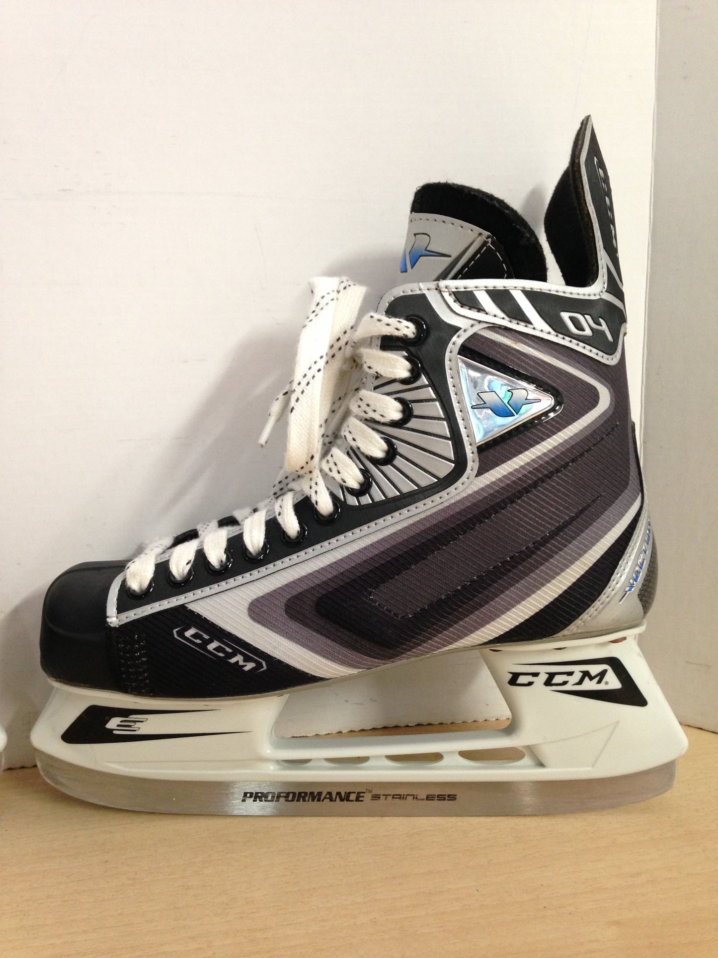 Hockey Skates Men's Size 8.5 Shoe Size CCM Vector New Demo Model