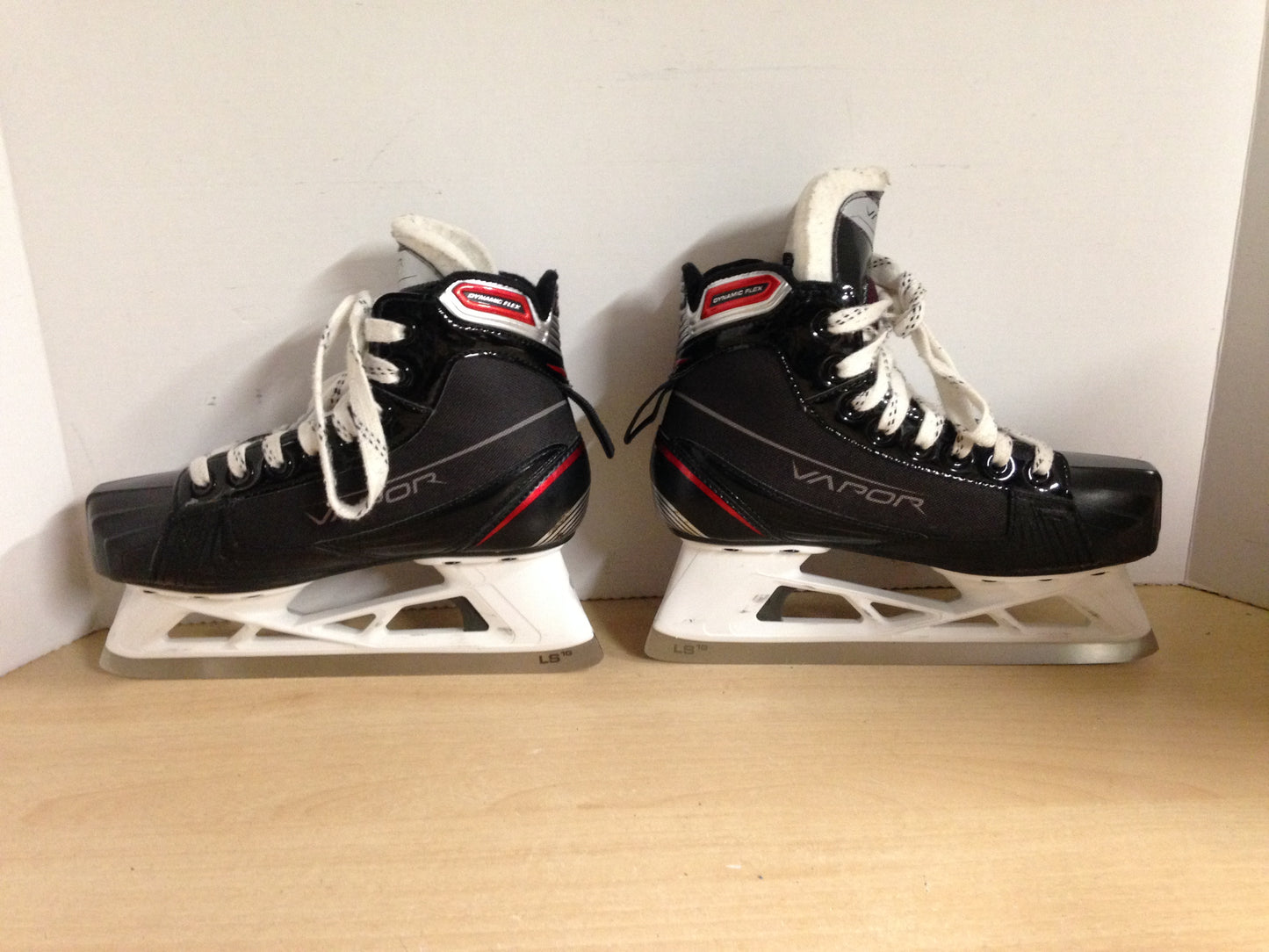 Hockey Goalie Skates Child Size 3.5 Shoe Size Bauer Vapor X700 As New