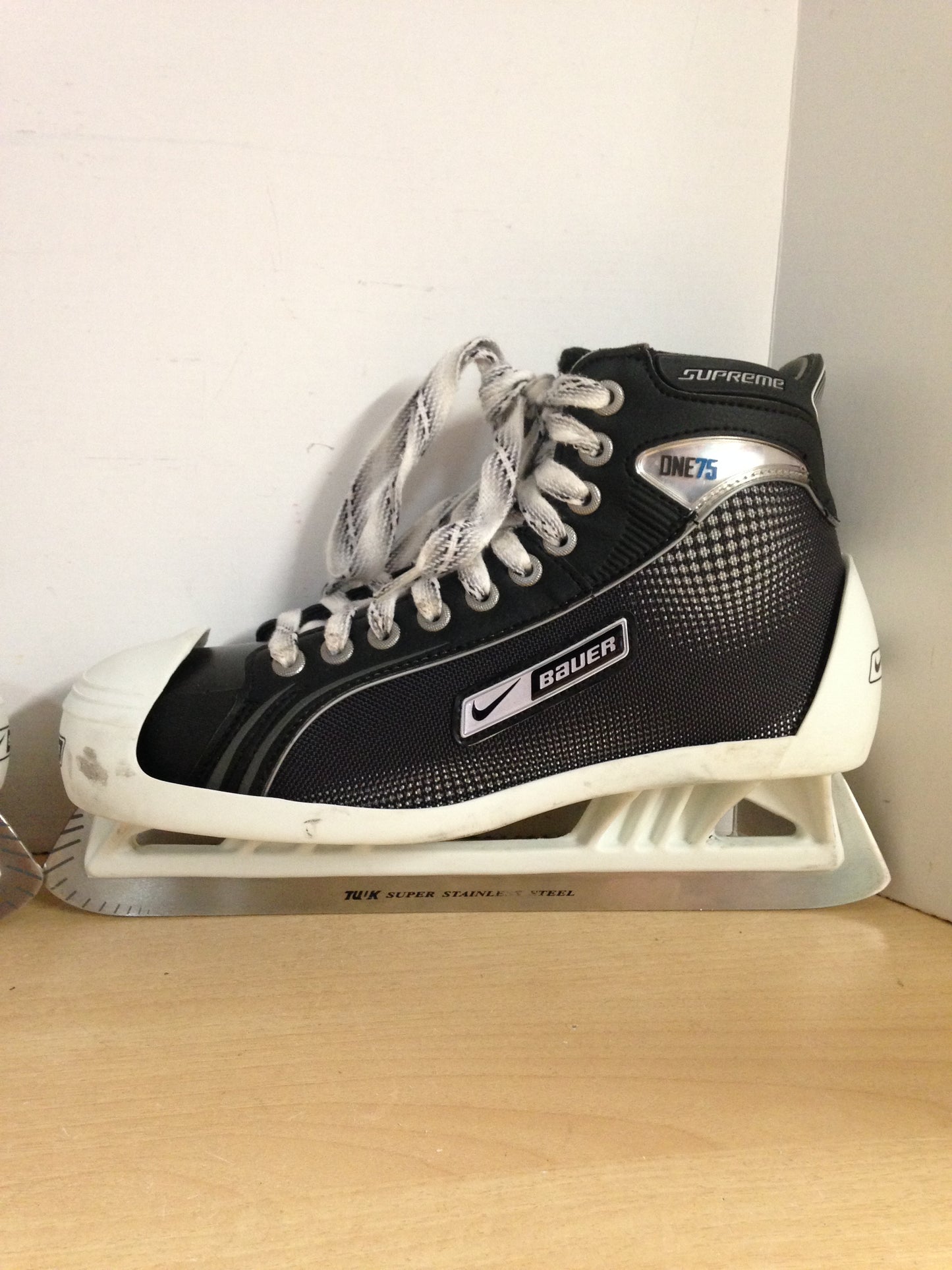 Hockey Goalie Skates Men's Size 10 Shoe Size Bauer Nike Supreme Excellent