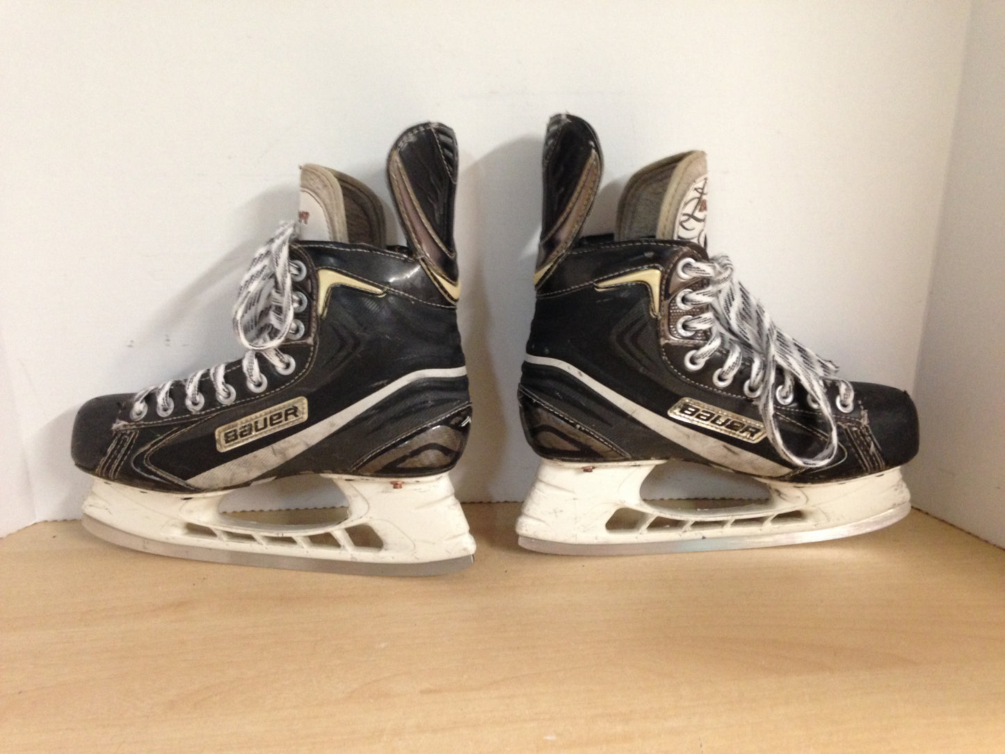 Hockey Skates Child Size 5.5 Shoe Size Bauer Vapor X7.0 LE Minor Wear