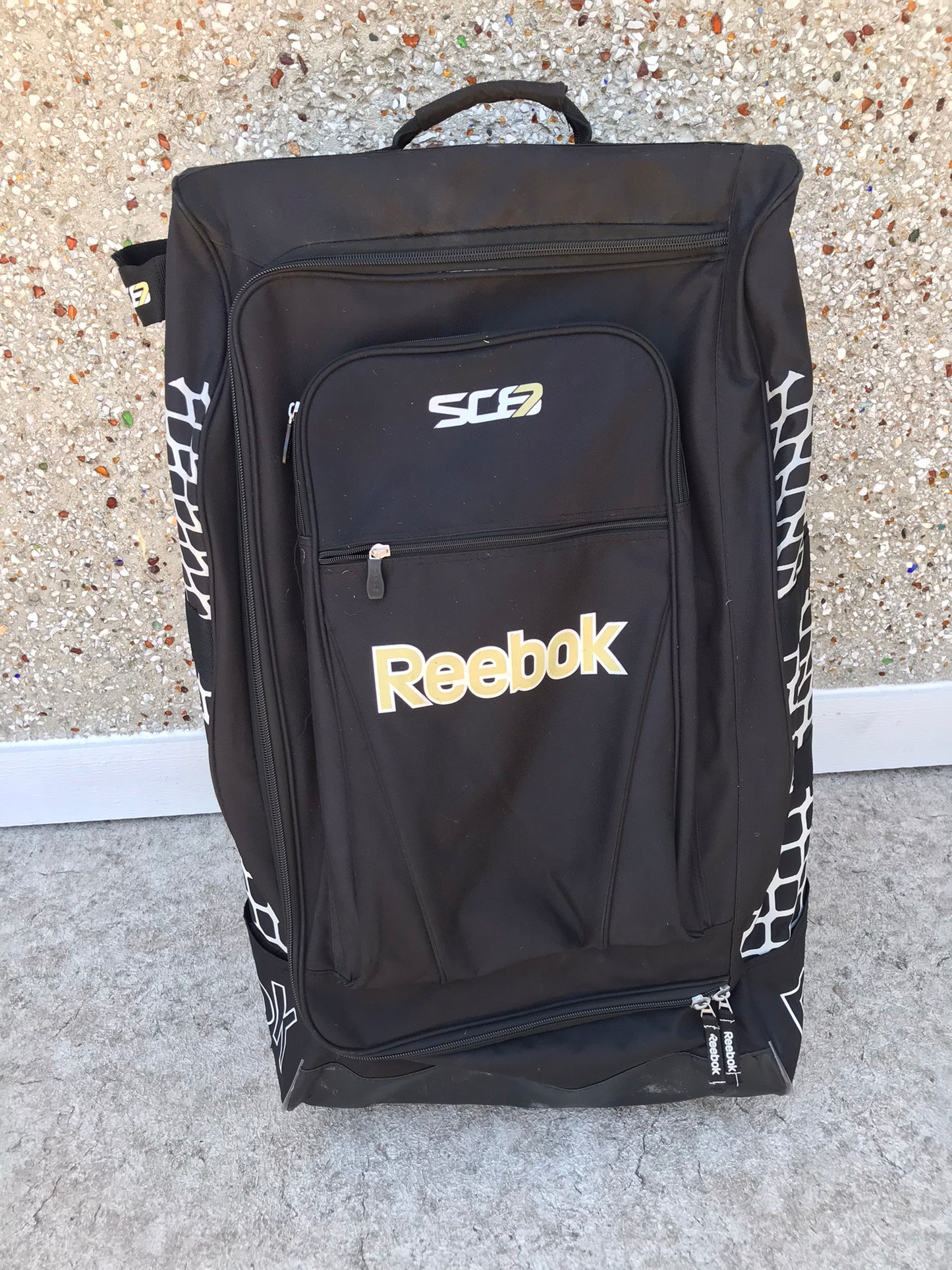 Hockey Bag Grit Reebok Black Junior On Wheels – KidsStuffCanada