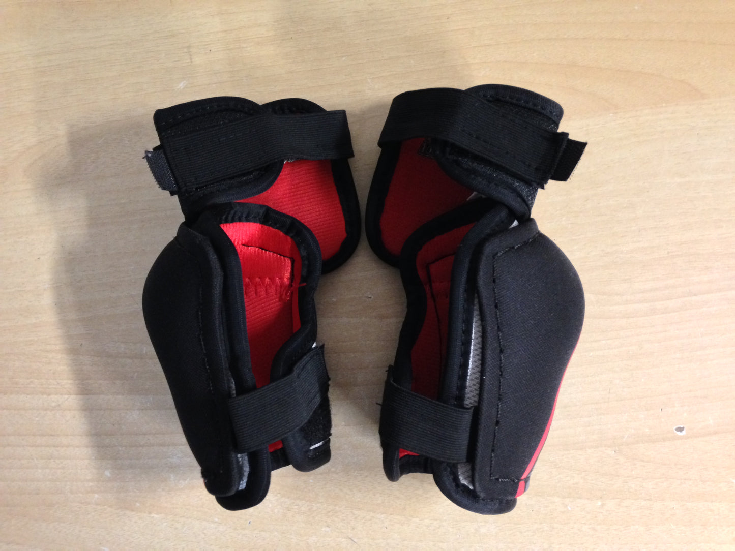 Hockey Elbow Pad Child Size Y Large 5-6 Easton Black Red Excellent