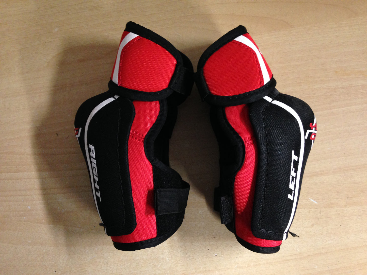 Hockey Elbow Pads Child Size Junior Medium CCM Young Guns Black Red New Demo