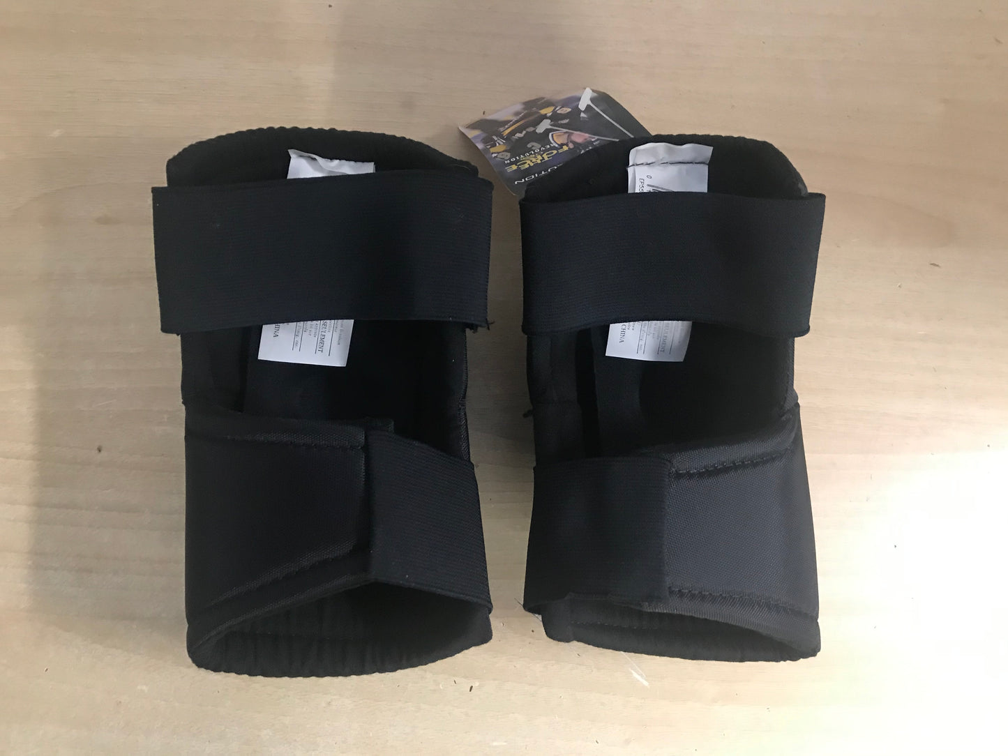Hockey Elbow Pads Child Size Junior Medium Koho New With Tags Black