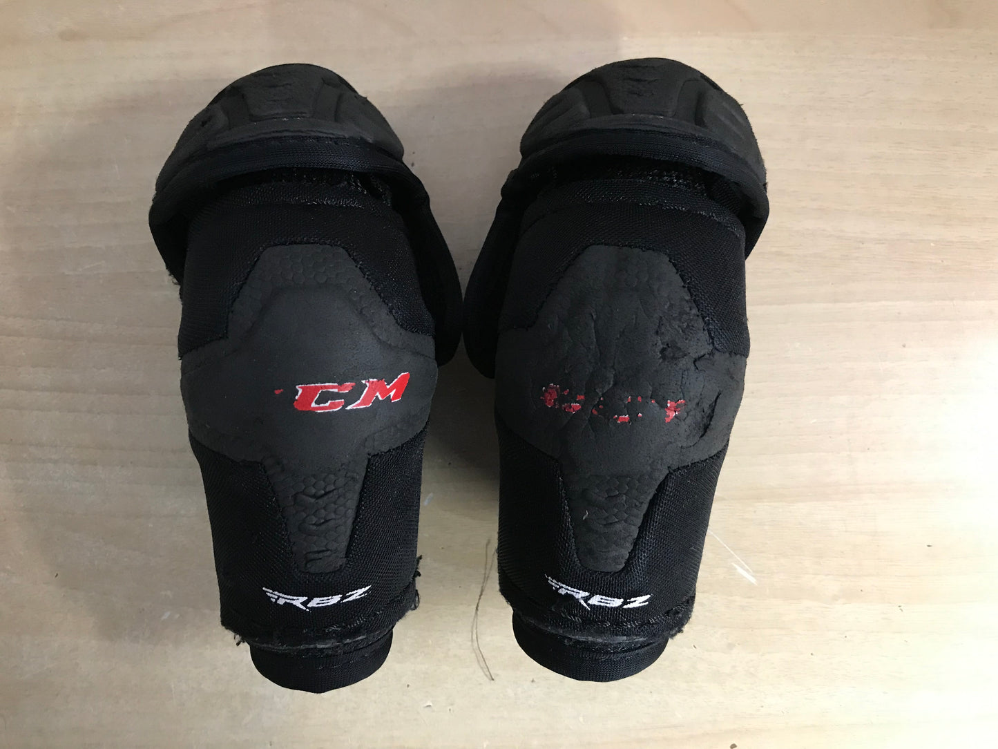 Hockey Elbow Pads Child Size Junior Small CCM RBZ Black Red