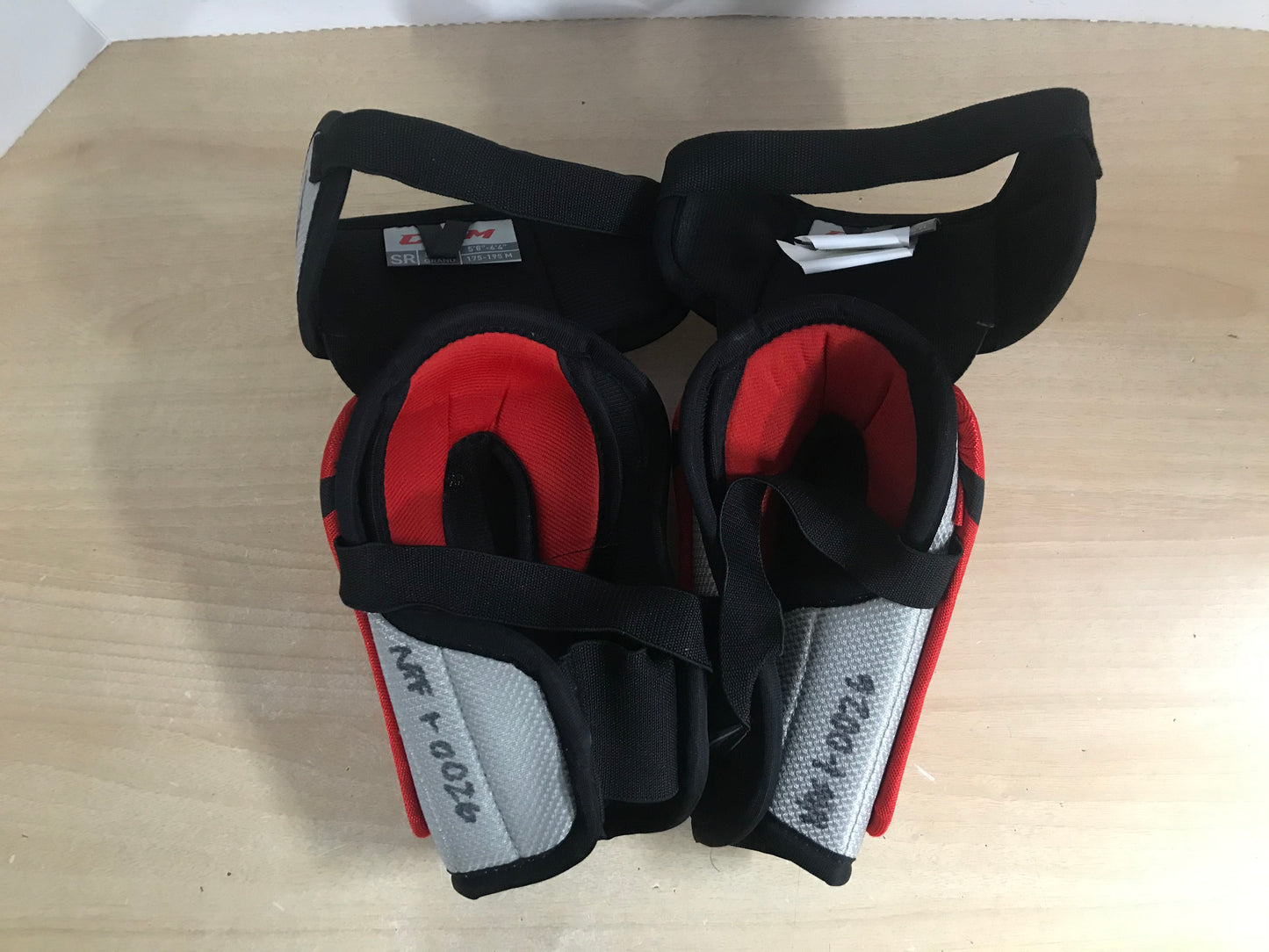 Hockey Elbow Pads Men's Size Large CCM 08 Black Red Grey Excellent
