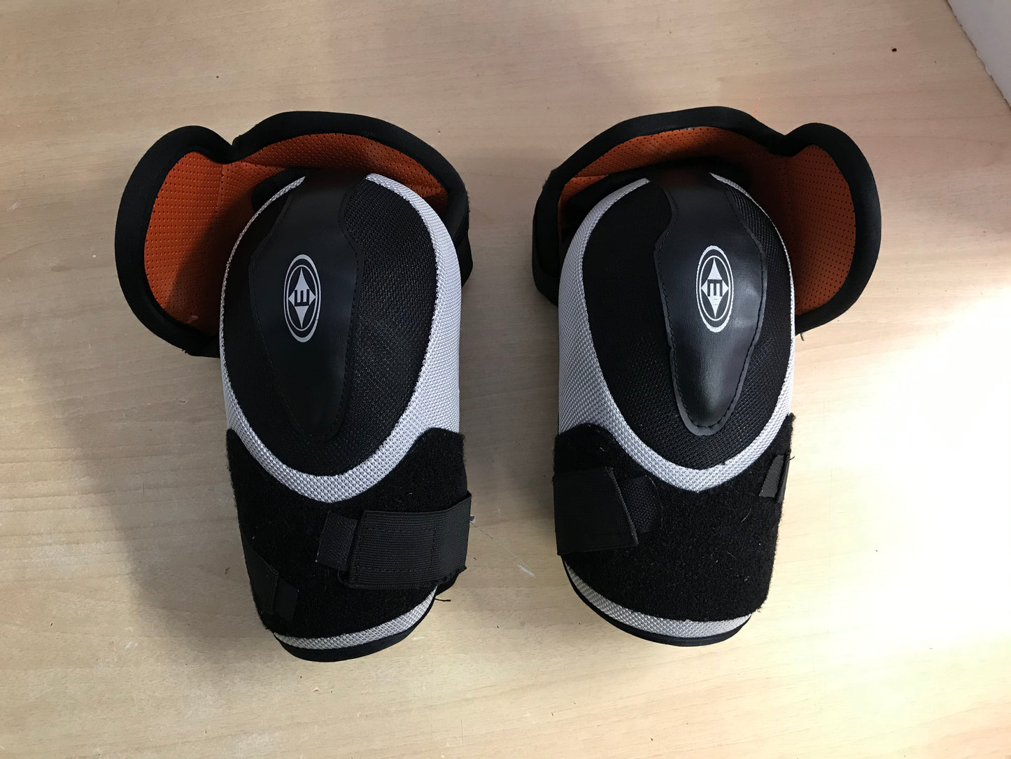 Hockey Elbow Pads Men's Size Medium Easton Black Orange Grey Excellent