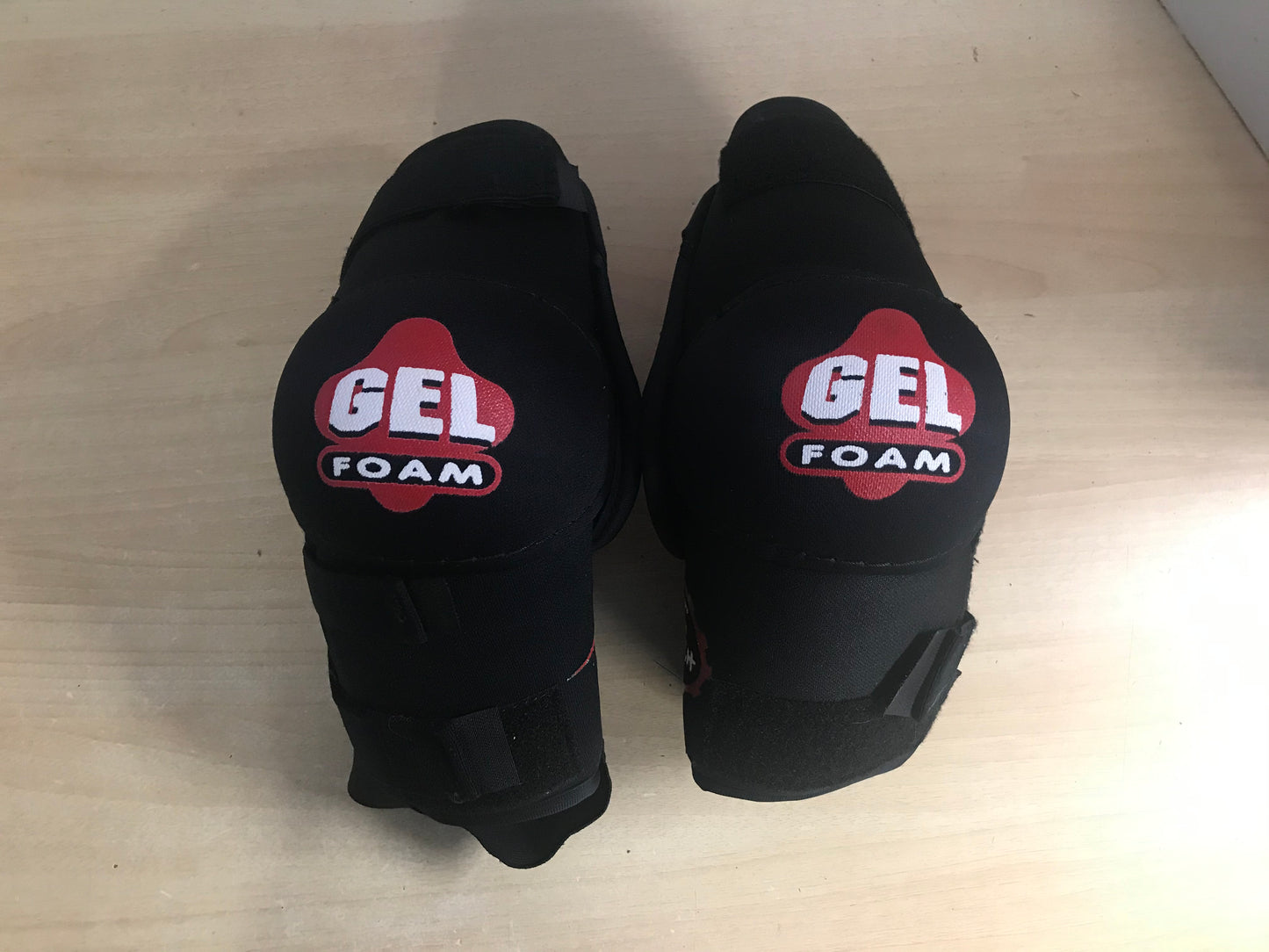 Hockey Elbow Pads Men's Size X Large Easton Gel Foam Black Red Excellent