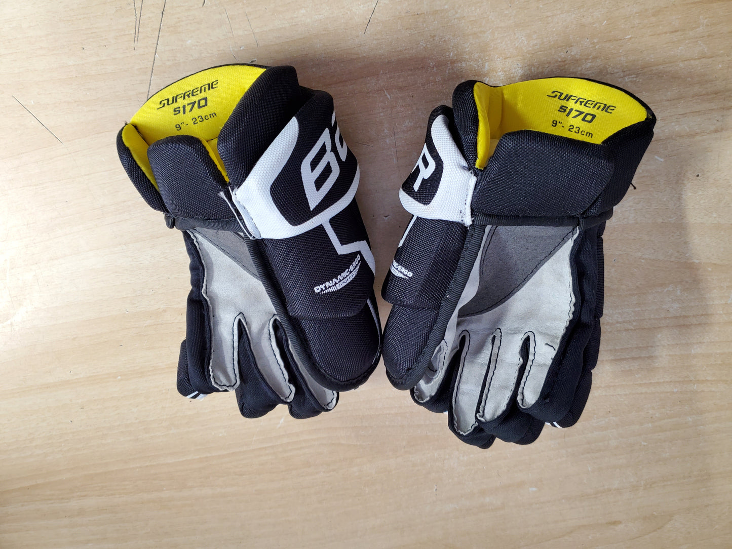 Hockey Gloves Child Size 9 inch Bauer Supreme 170 Black White Yellow New Demo