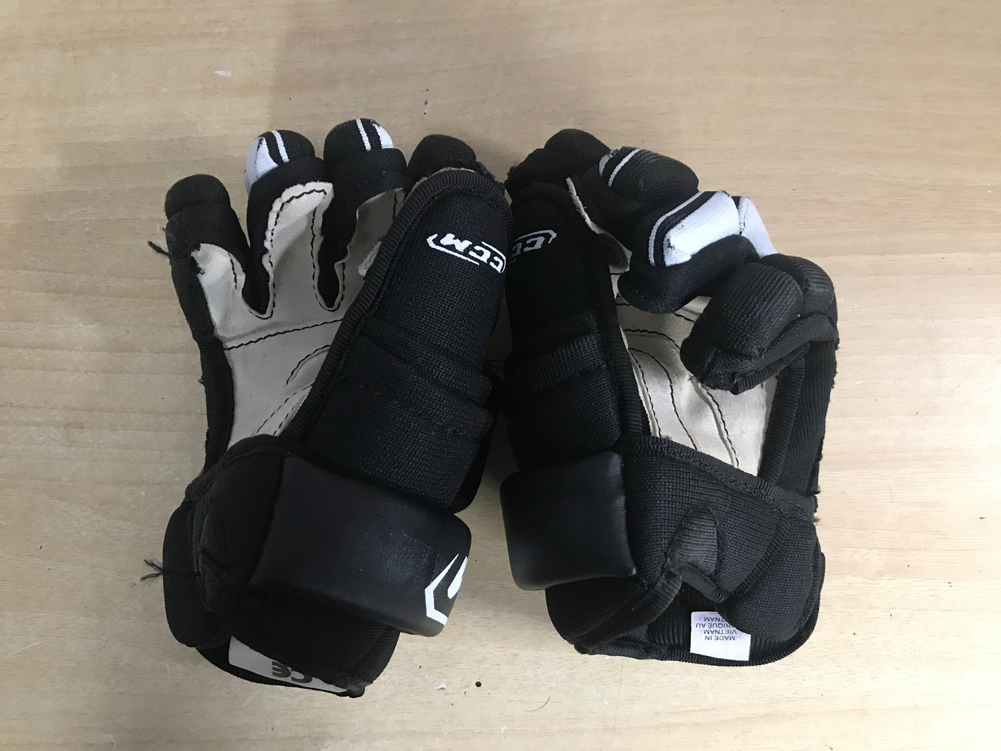 Hockey Gloves Child Size 8-9 inch CCM Black White New Demo Model