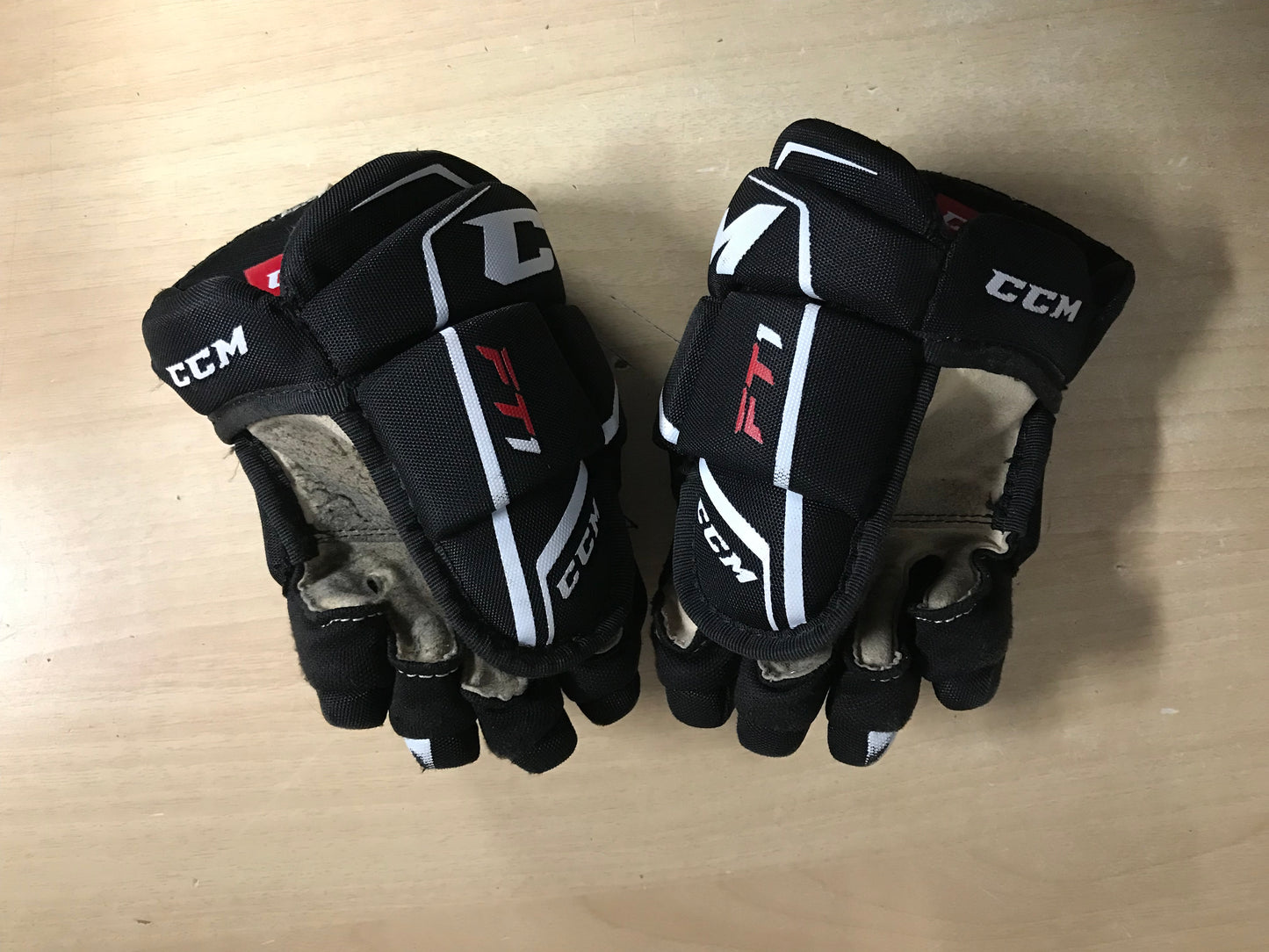 Hockey Gloves Child Size 9 inch CCM Jetspeed Excellent