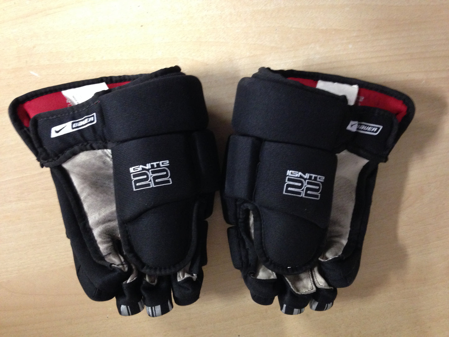 Hockey Gloves Child Size Junior 11 inch Bauer Nike Excellent