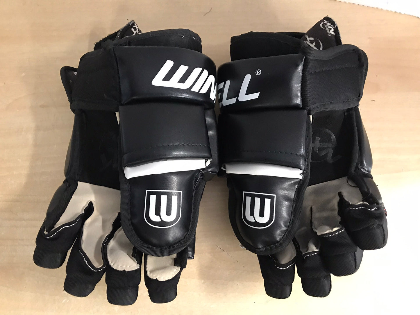 Hockey Gloves Men's Size 13 inch Winnwell Black Excellent