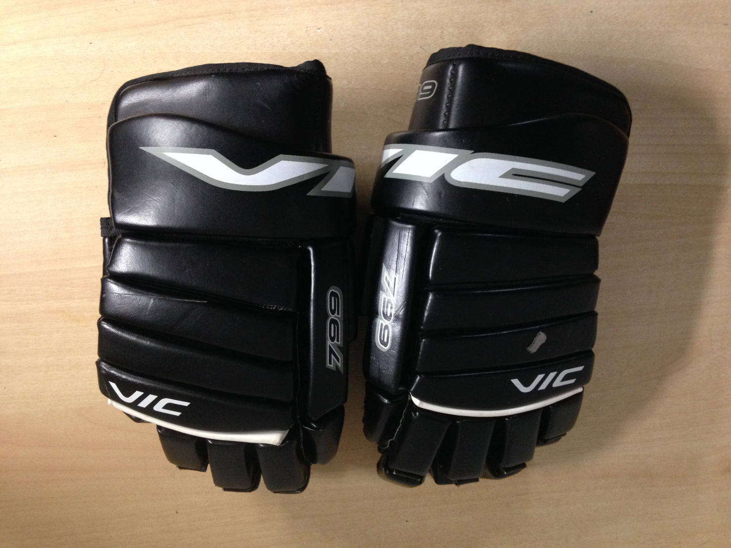 Hockey Gloves Men's Size 14 inch Vic Black