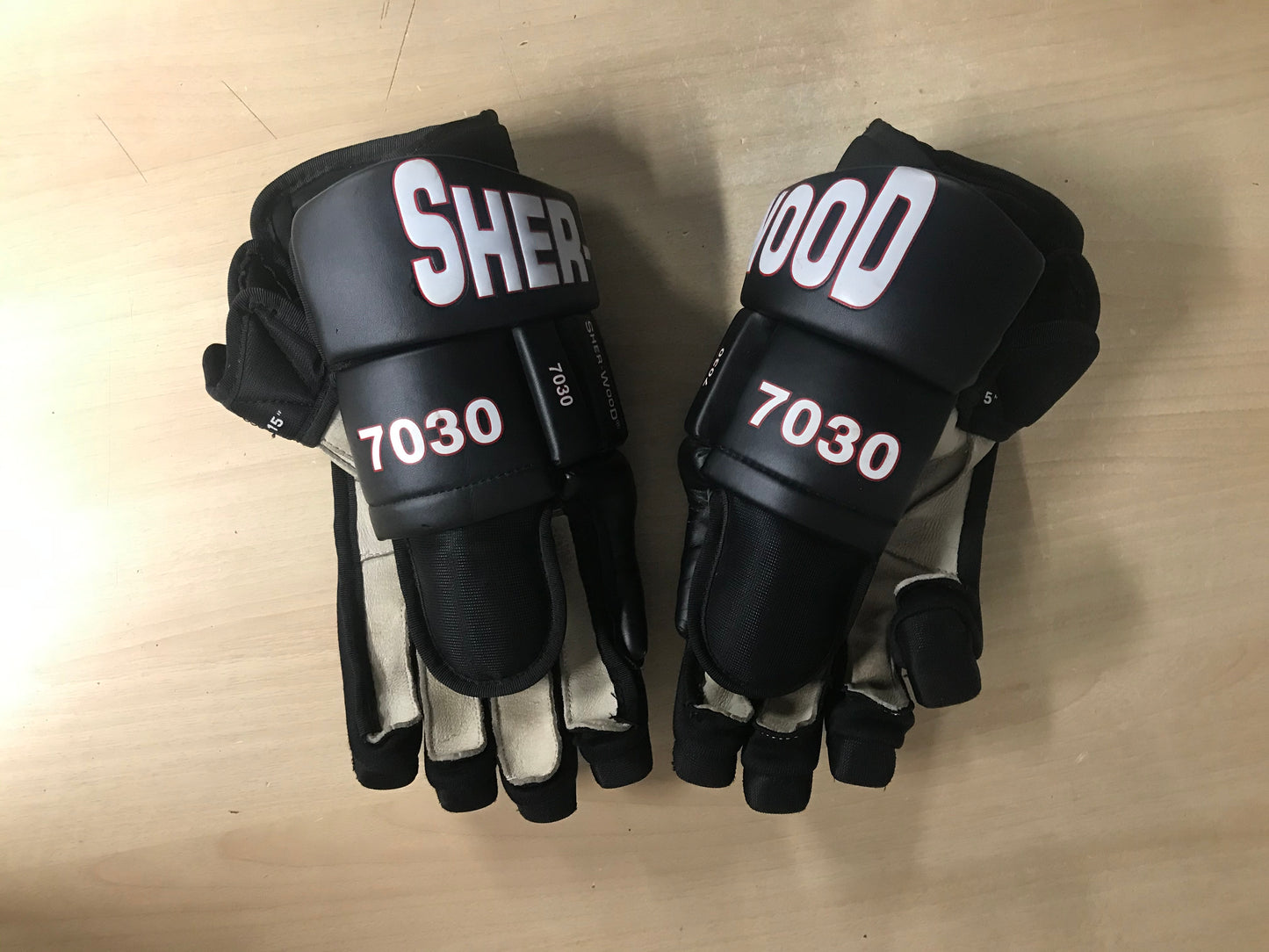 Hockey Gloves Men's Size 15 inch Sherwood 7030 New Demo Model