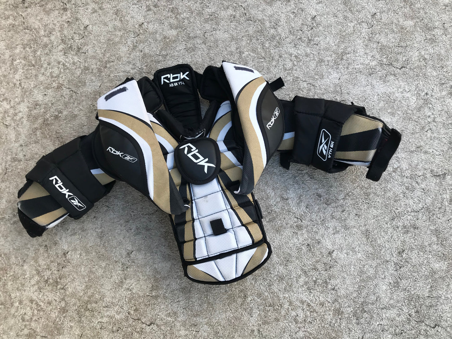 Hockey Goalie Chest Shoulder Pad Child Size Youth Large RBK Minor Wear Complete