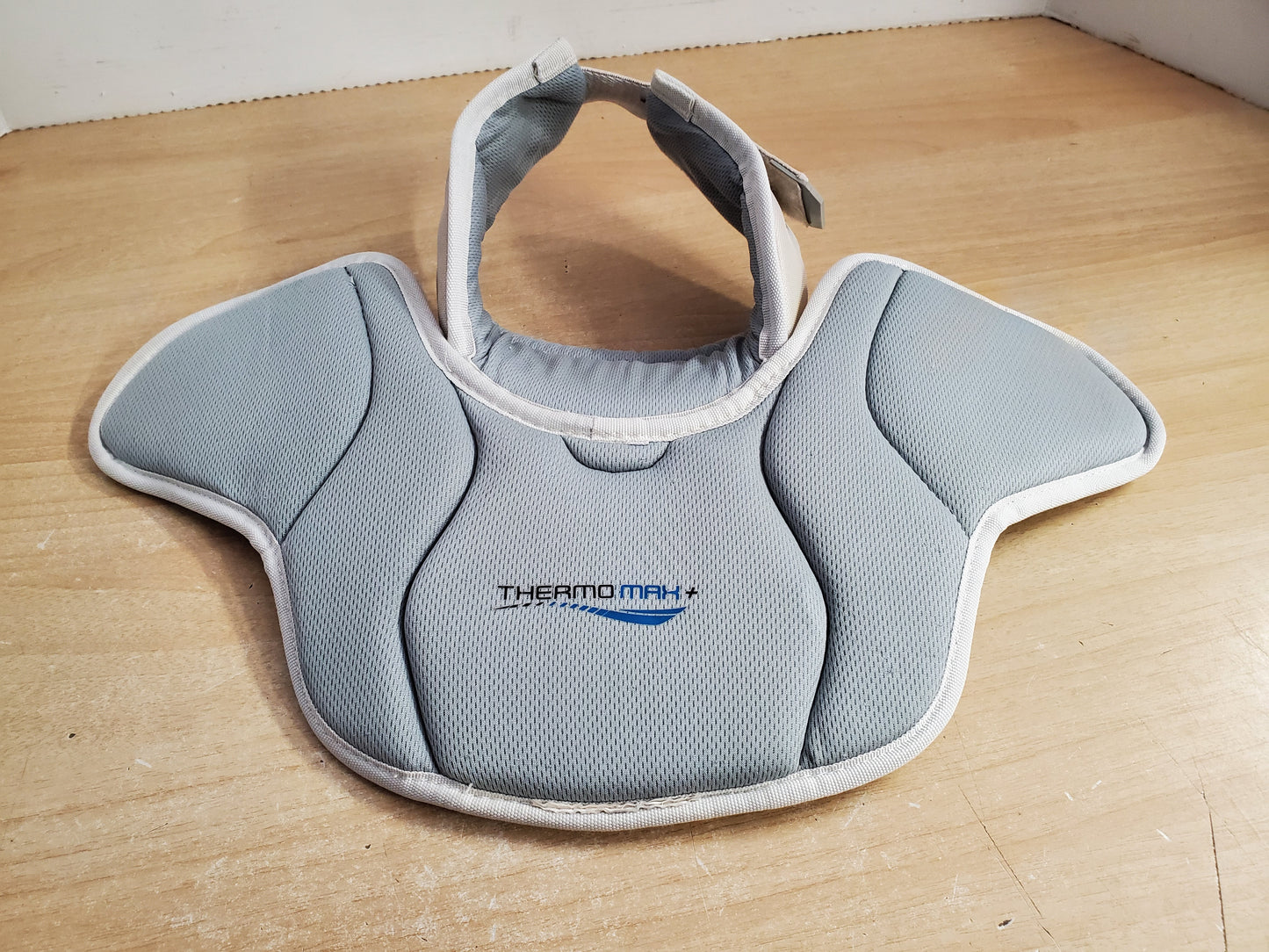Hockey Goalie Neck Guard Child Size Junior Bauer Supreme Minor Wear