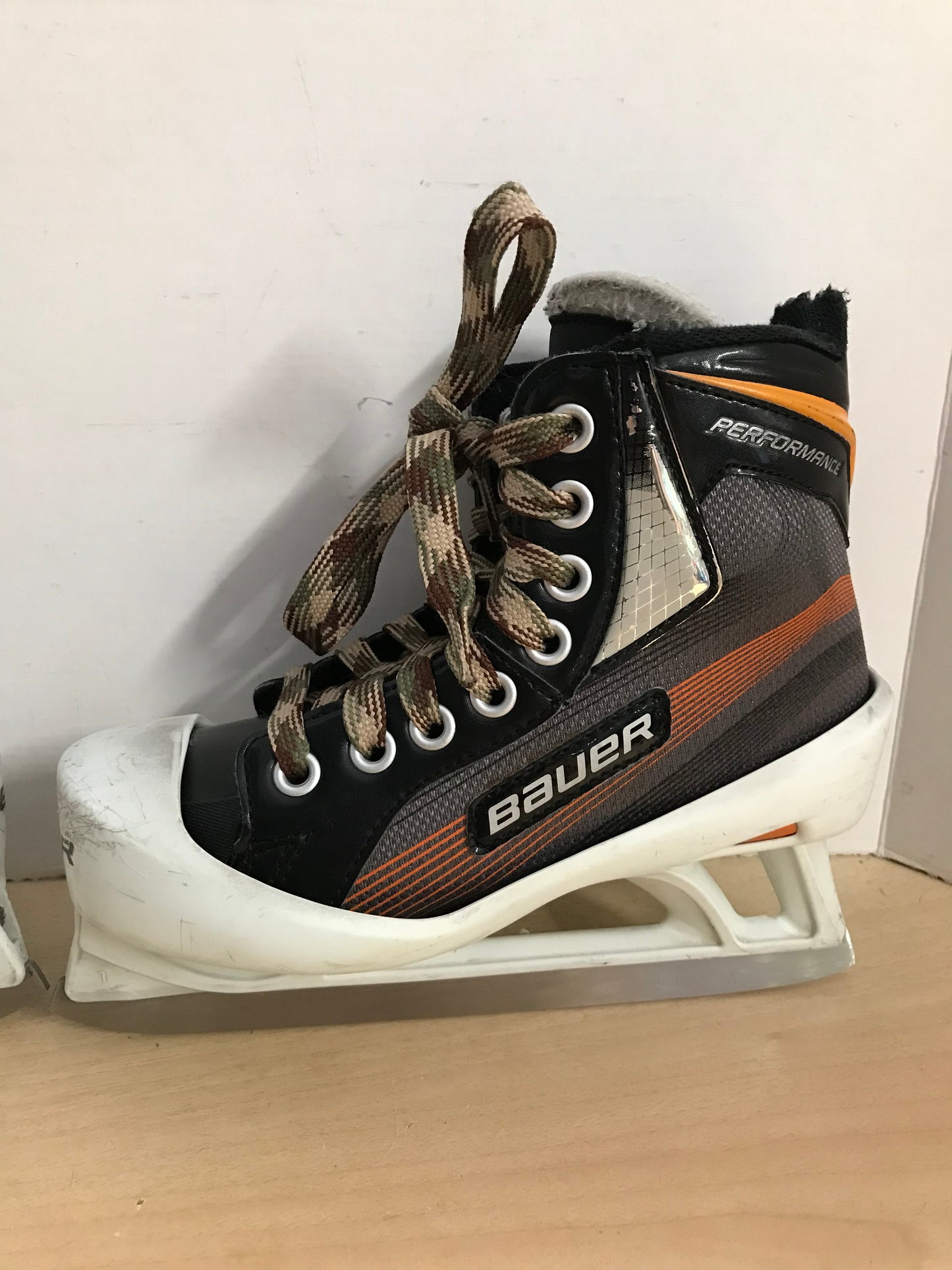 Hockey Goalie Skates Child Size 2 Shoe Size Bauer Performance PT 3440