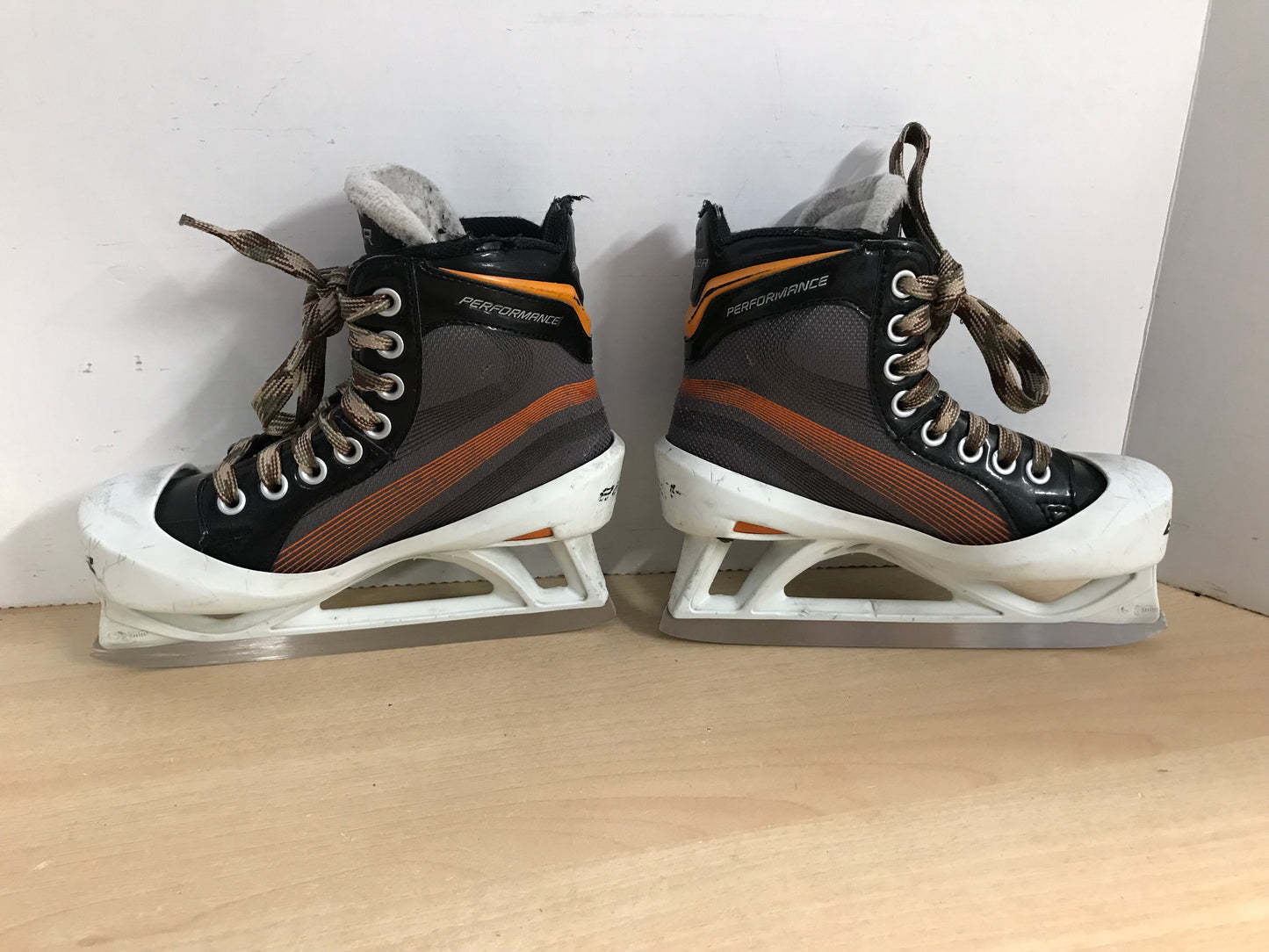 Hockey Goalie Skates Child Size 2 Shoe Size Bauer Performance PT 3440