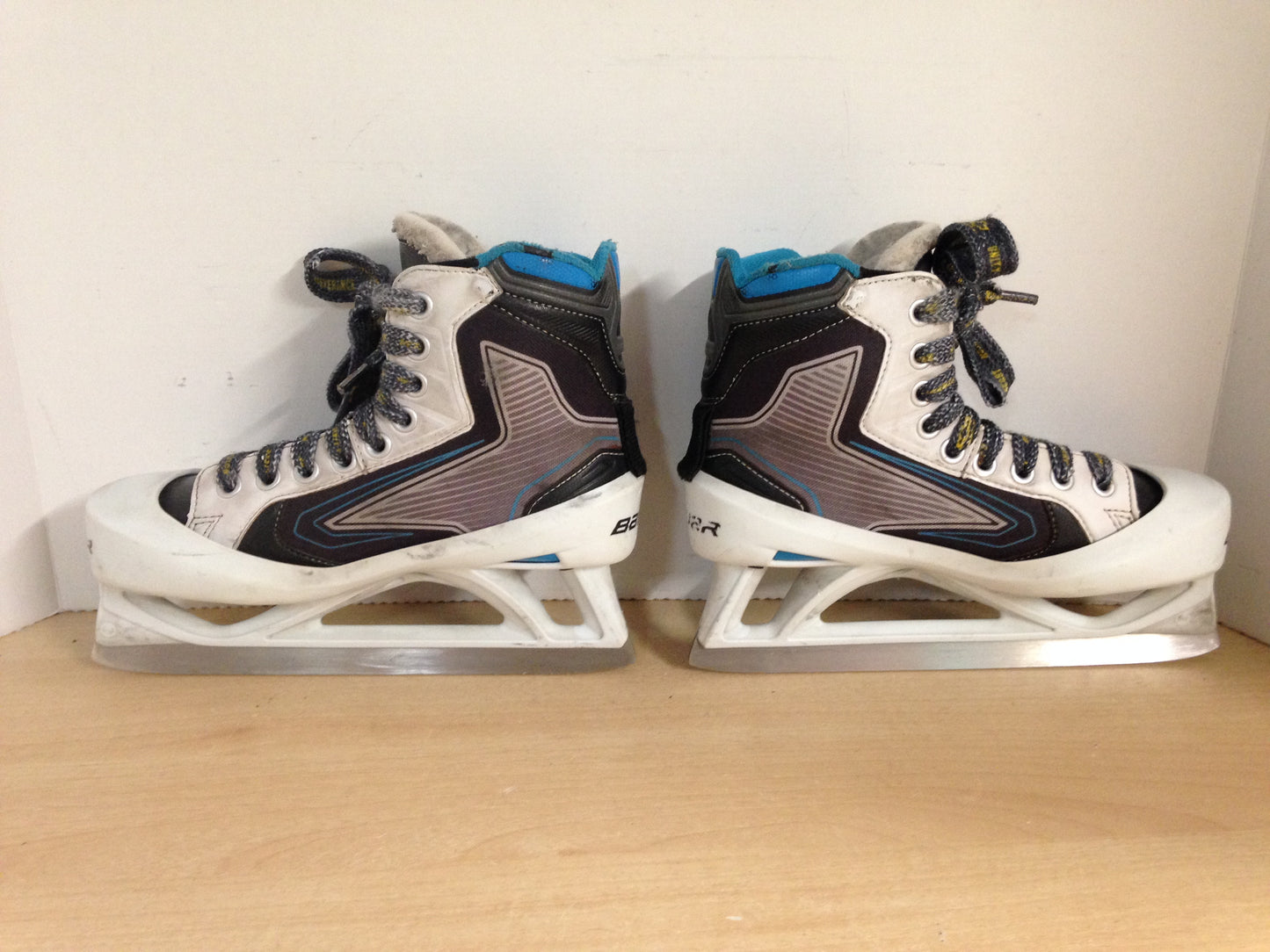 Hockey Goalie Skates Child Size 4.5 Shoe Size Bauer 5000 Minor Wear