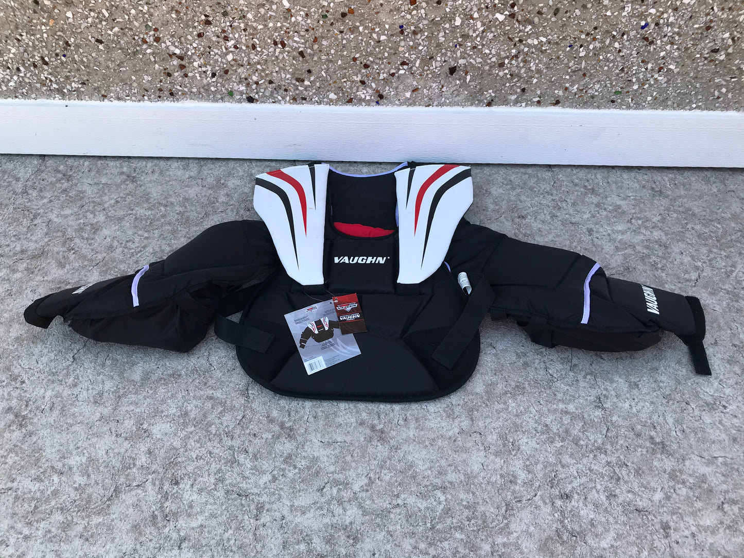 Hockey Goalie Street Ball Hockey Senior Men's Vaughn Chest Shoulder Pads New With Tags Few Marks Red Black White