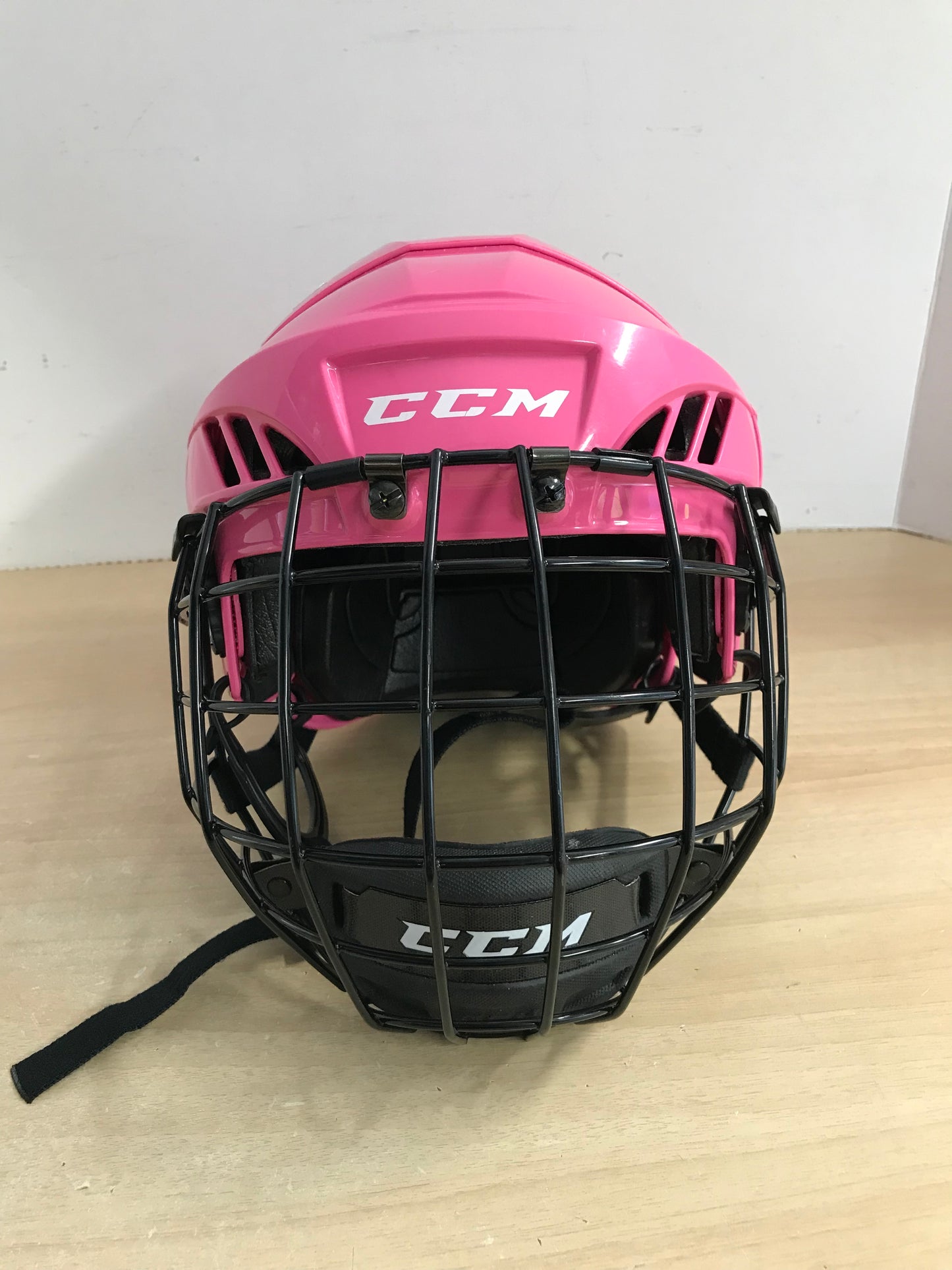 Hockey Helmet Child Size 6-8 Bauer Pink With Cage Expires Oct 2022