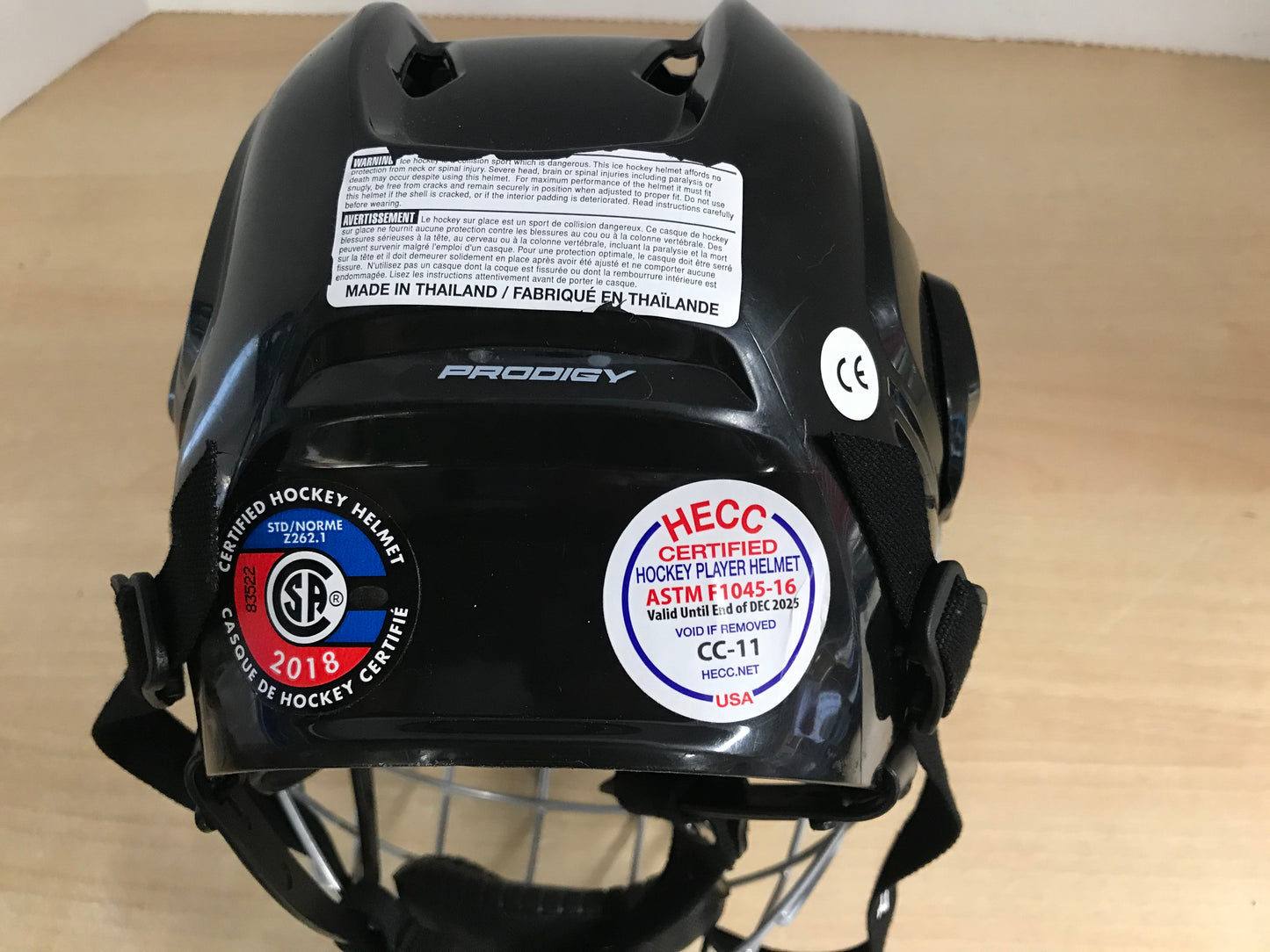 Hockey Helmet Child Size Y Age 4-6 6-6.5 inch Bauer Prodegy As New Expires Dec 2025