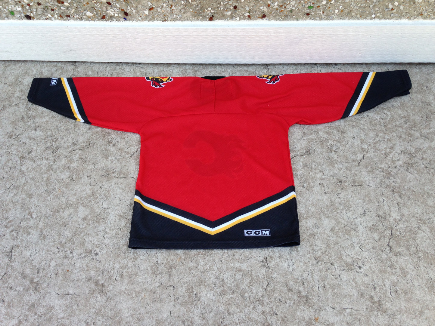 Hockey Jersey Child Size 4-7 Calgary Flames CCM Excellent
