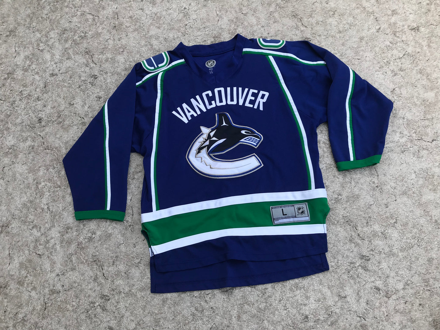 Hockey Jersey Child Size 10-12 NHL  Vanouver Canucks Excellent CB9437