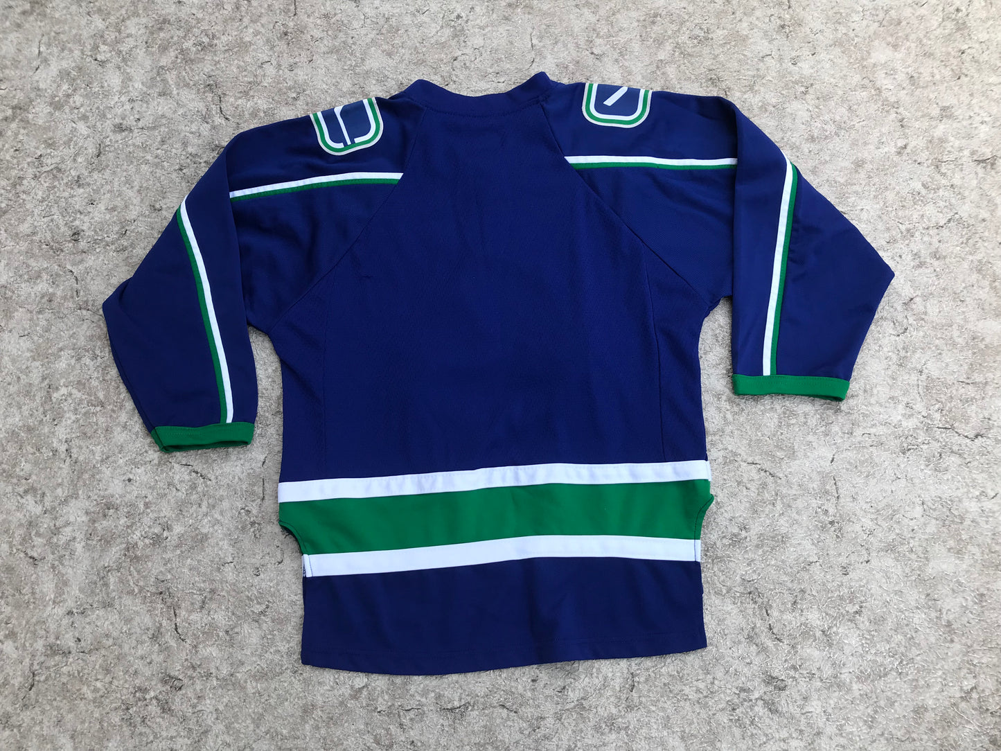 Hockey Jersey Child Size 10-12 NHL  Vanouver Canucks Excellent CB9437