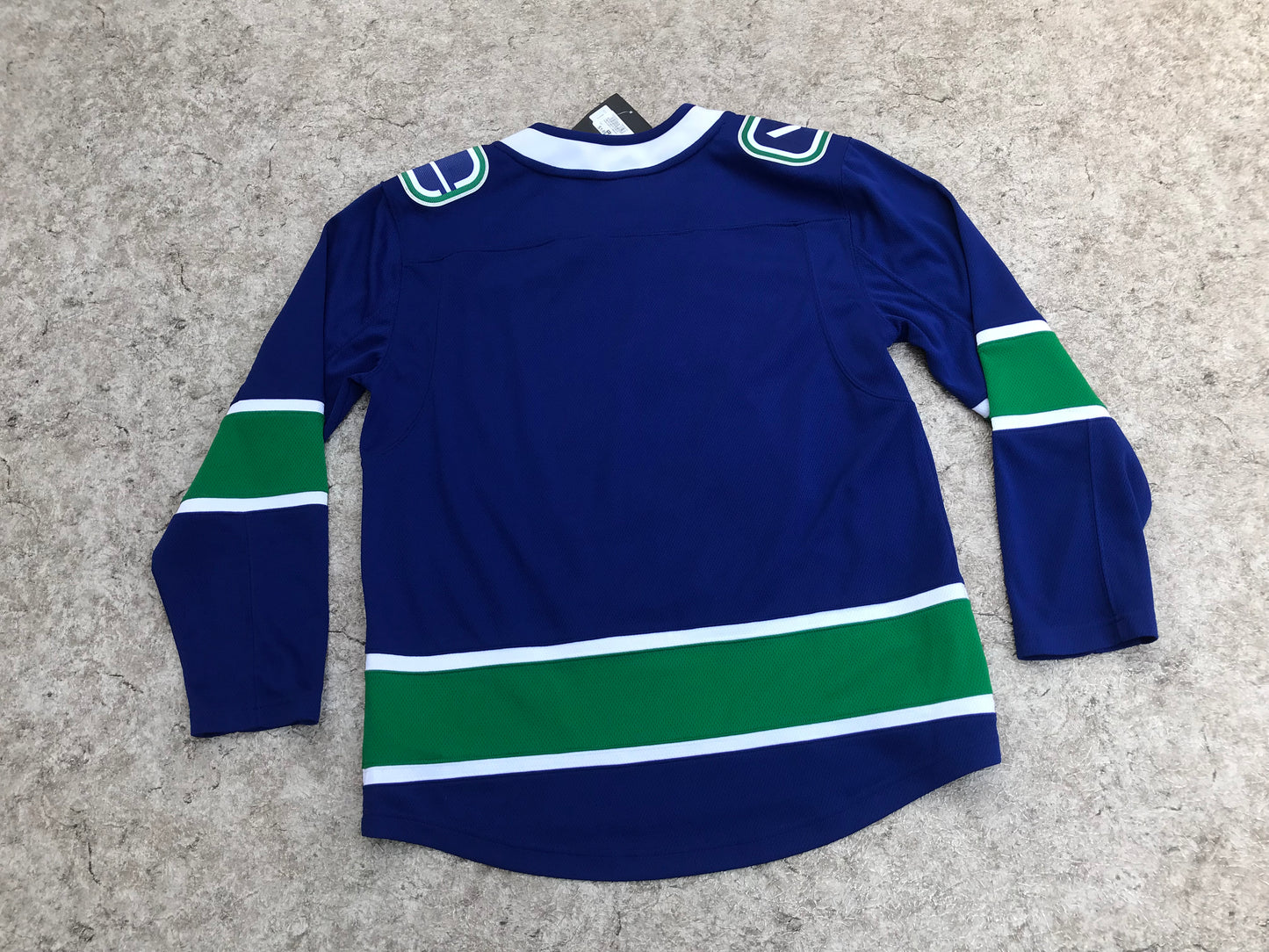Hockey Jersey Men's Size Small Fanatics Vanouver Canucks New With Tags CB9437
