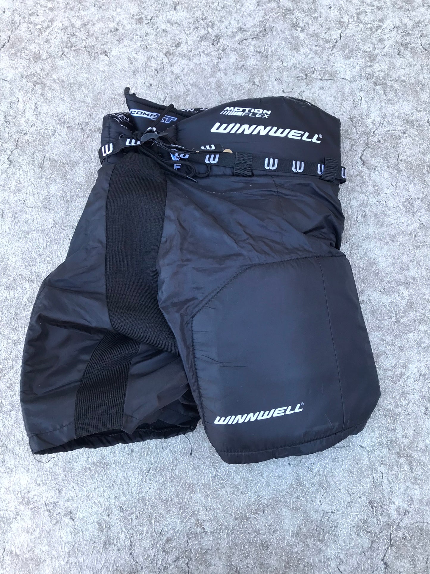 Hockey Pants Child Size Junior Medium Winnwell XT Spine Guard Black Excellent