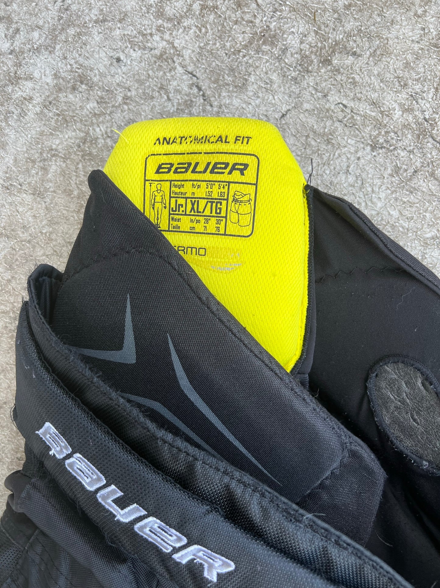 Hockey Pants Child Size Junior X Large Bauer Supreme Matrix 2 pc Pants and Girdle Outstanding Quality Minor Wear